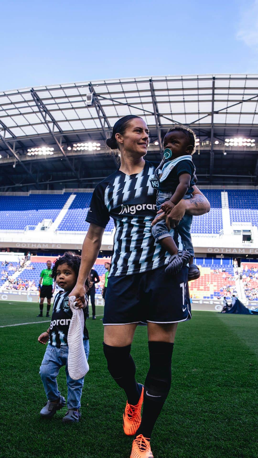 アリ・クリーガーのインスタグラム：「A love letter to you: our leader, our captain, our friend.   🖤 #ThankYouKriegs」