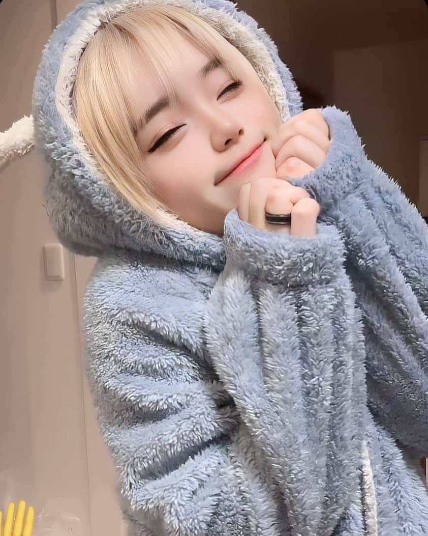 馨君のインスタグラム：「寒くなってきたので皆さん体調に気をつけてください ． ． ． ． ．  #コスプレ  #コスプレイヤー  #コスプレ女子  #きぐるみパジャマ  #パジャマ  #anime  #cosplay  #馨くん」