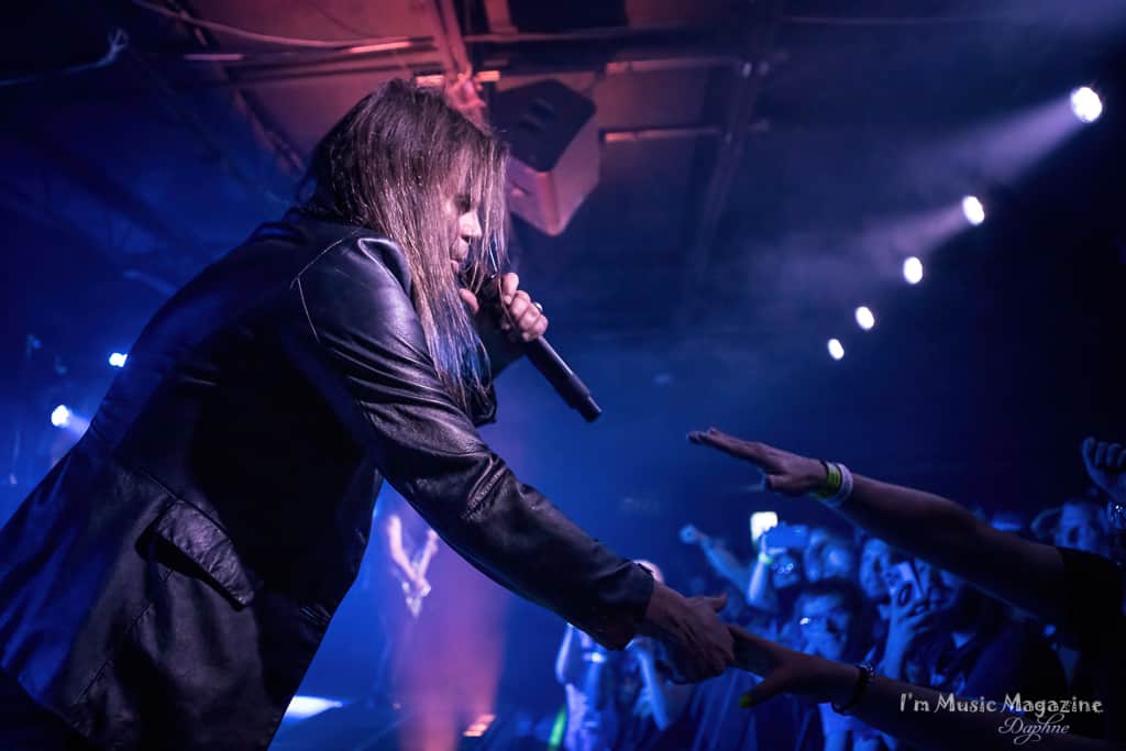 Queensrycheさんのインスタグラム写真 - (QueensrycheInstagram)「Todd shaking hands with Rychers @fillmorenc in Charlotte North Carolina (photo credit Daphne for @immusicmagazine) #queensryche #toddlatorre #tlt #vocals #thetoddfather #thevoice #talented #singer #drummer #coolaf #badass #rychersrule #bestfans #goodtimes」10月12日 7時30分 - queensrycheofficial
