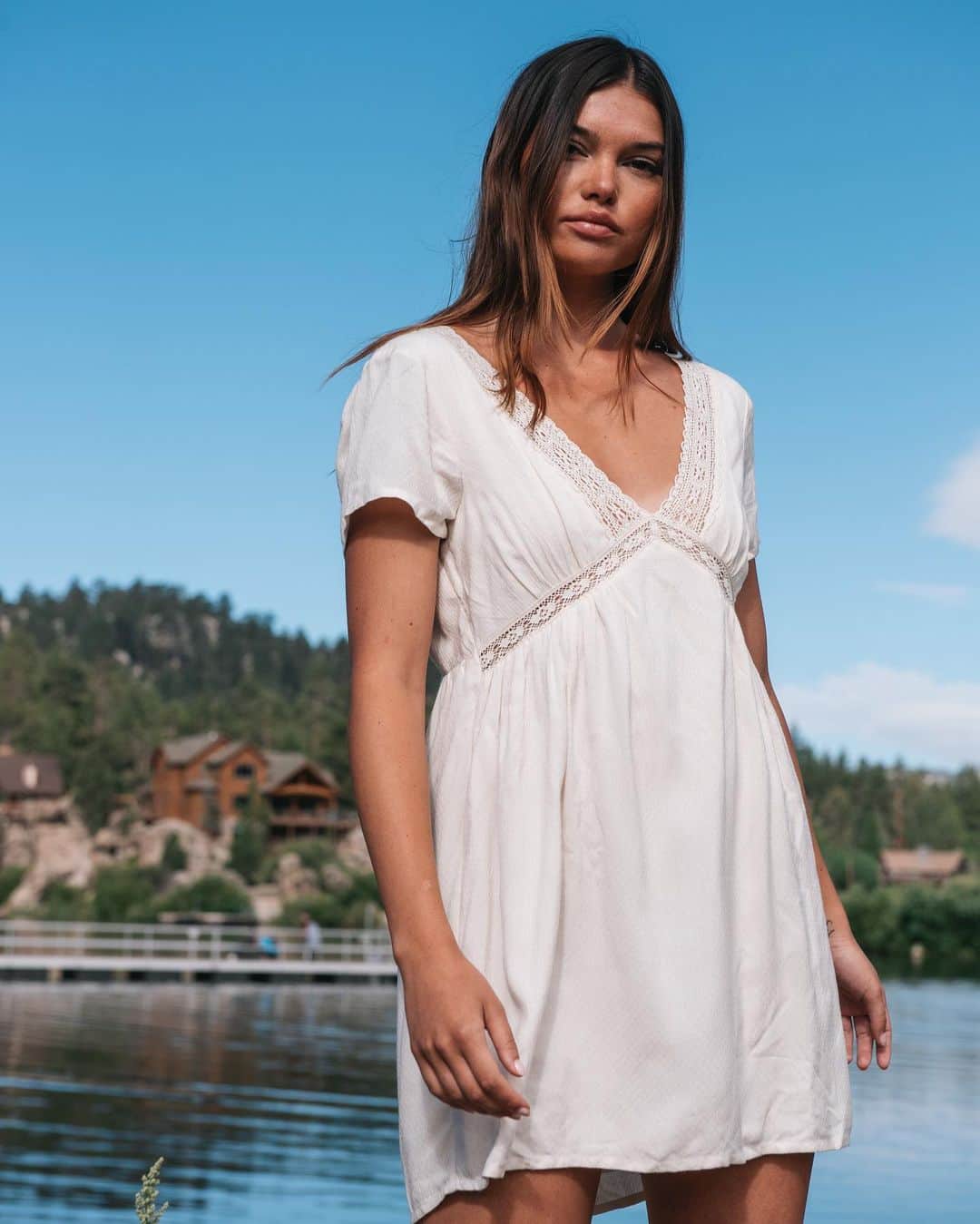Volcom Women'sのインスタグラム：「We love a little versatile mini dress with a lace details 🎀」
