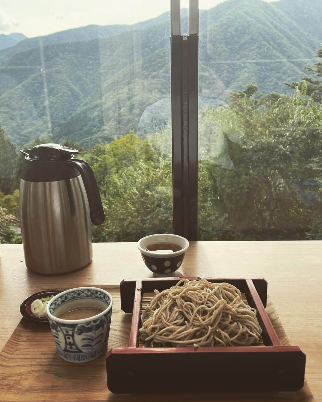 竹下玲奈さんのインスタグラム写真 - (竹下玲奈Instagram)「三峰神社行って参りました✨ いや〜良かったです😳はい ユニクロで大好きな呪術廻戦のTシャツ チノパンも15分くらいで裾上げしてもらってビックリ‼️ ベルトは　@arts_and_science  スニーカー　@adidasoriginals  @uniqlo.japan.store  #uniqlo  #呪術廻戦  #ootd #三峰神社  #adidas」10月12日 8時10分 - renatakeshita