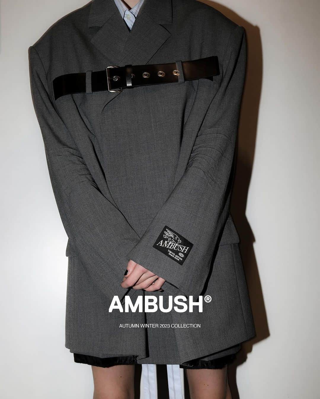 AMBUSHさんのインスタグラム写真 - (AMBUSHInstagram)「Your new fall uniform.  #AMBUSH AW23 COLLECTION LOOK 6  FRONT BELTED OVER BLAZER STRIPES CROSSED SHIRT DRESS DOUBLE BELTED SHORTS PRIVATE SCHOOL SOCKS FW23 HEART PADLOCK EARRINGS SID LOAFER  Now available at our WEBSHOP and WORKSHOP.」10月12日 8時12分 - ambush_official