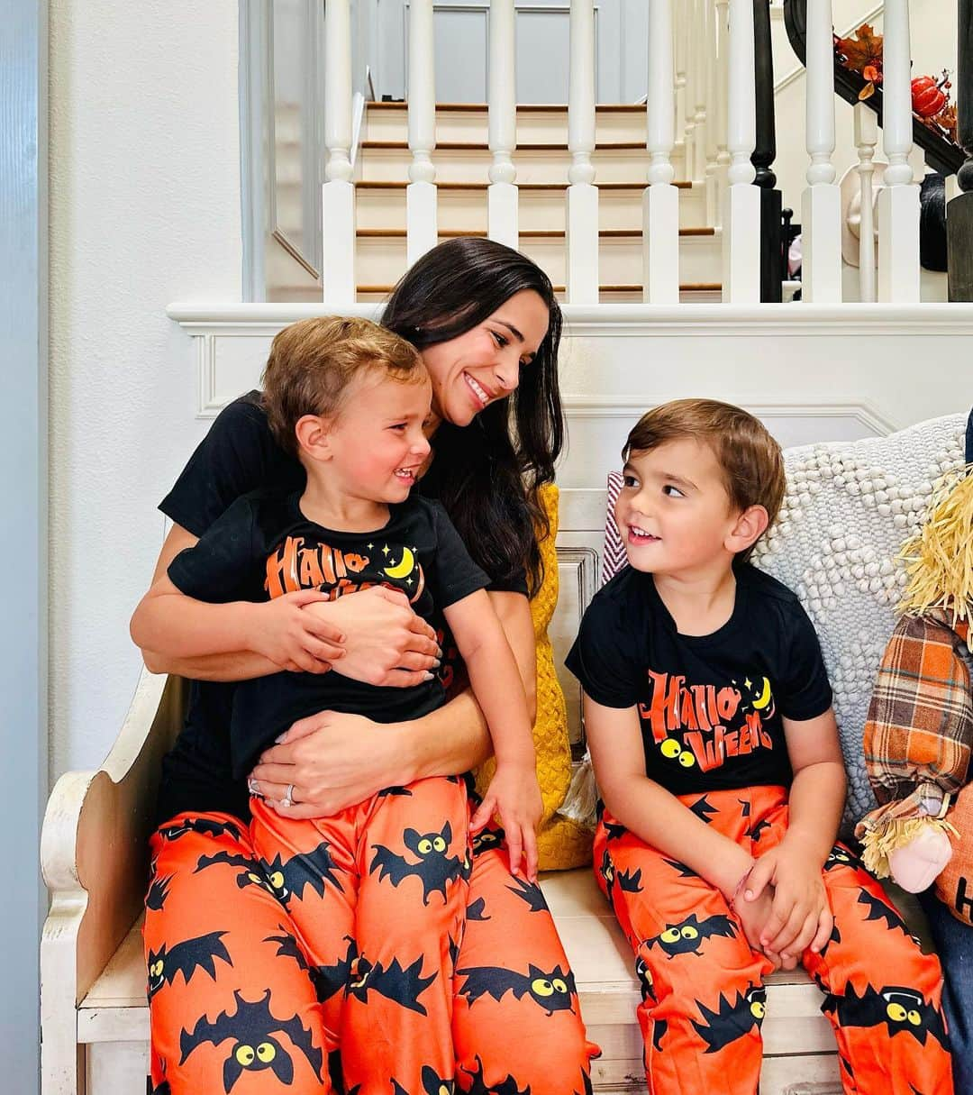 ジョージー・ローレンさんのインスタグラム写真 - (ジョージー・ローレンInstagram)「Gearing up for #halloween with these little monsters! Any excuse for matching family jammies 🎃. And yes it’s too much to ask to have both toddlers cooperate at the same time. #walmart #matchingpajamas #familyjammies #littlemonsters」10月12日 8時23分 - josieleinart