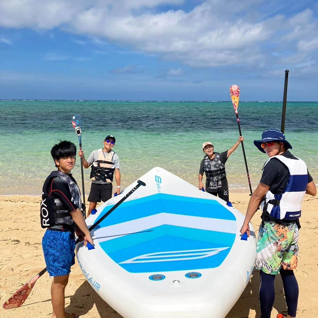 田中律子のインスタグラム：「10/21.22 『CHURAUMI  SUP RUN byプロラボ琉球』🏄　@estheprolabo_official  @estheprolabo_okinawa   オリオンECO美らSUNビーチにて開催しますよーー🌞  17日まで参加申込みできます‼️私のプロフィールから、デジエントリーにとべます🤙🏼  22日私のサップヨガレッスンもまだ少し空き🈳がありまーす🏄 SUP RUNレースも参加できまーす🏄🏃‍♀️  イベント内容 10月21日（土） 子供たちは参加費無料 ○BIG SUPレース ○無料SUP体験 ○珊瑚トークショー ○ビーチクリーン  22日（日） ○SUPRUN  ○キッズSUPRUN ○タンデムSUPRUN ○SUPYOGA 20名 ○サンダル飛ばし大会  日曜日はフラショー🌺や5thelements @5th_elements_official  のお2人のライブもあるよ🎤  両日ワークショップやフードトラックも多数出店します‼️みんな会場に遊びに来てねー🌞🌈🌴  #churaumisuprun  #sup #estheprolabo  #エステプロラボ #okinawa  #美らsunビーチ  #bigsup  #bravo」