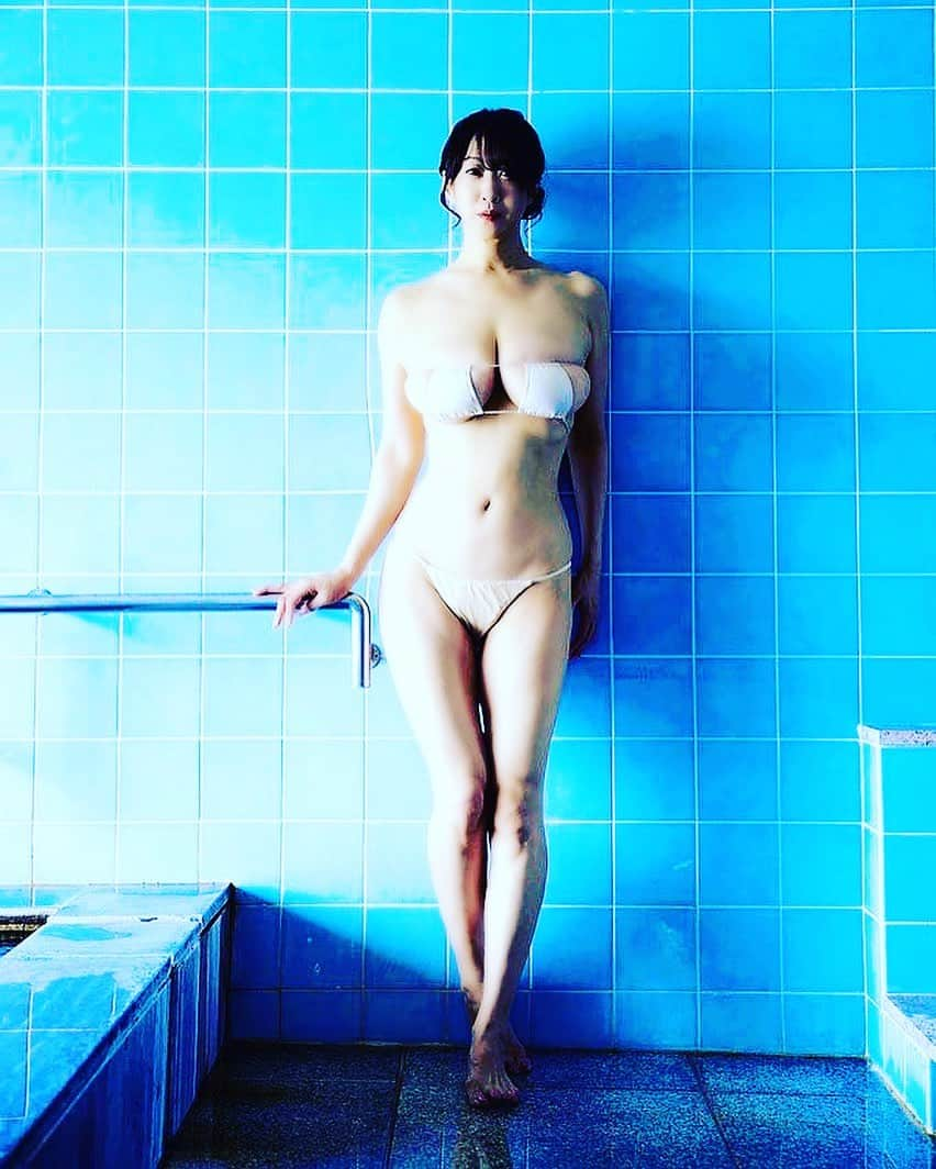 沢地優佳さんのインスタグラム写真 - (沢地優佳Instagram)「身近な方の誕生日🎂  皆様何を選びますか？  生まれて出会ってくれた感謝なんて  なかなか形に出来ない無形のもの  コロナ禍を生き抜いてくれて  笑顔を見ることの出来る幸せ  あ！そう言えば、、、  最近、幸せ太りかな？  最近、私は太ってしまったの  何故かこちらの方が好きと言われます  人間幸せ太りくらいが、程よい加減なのかしら？  なんて、、、、ね☺️」10月12日 9時08分 - yuukasawachi0408