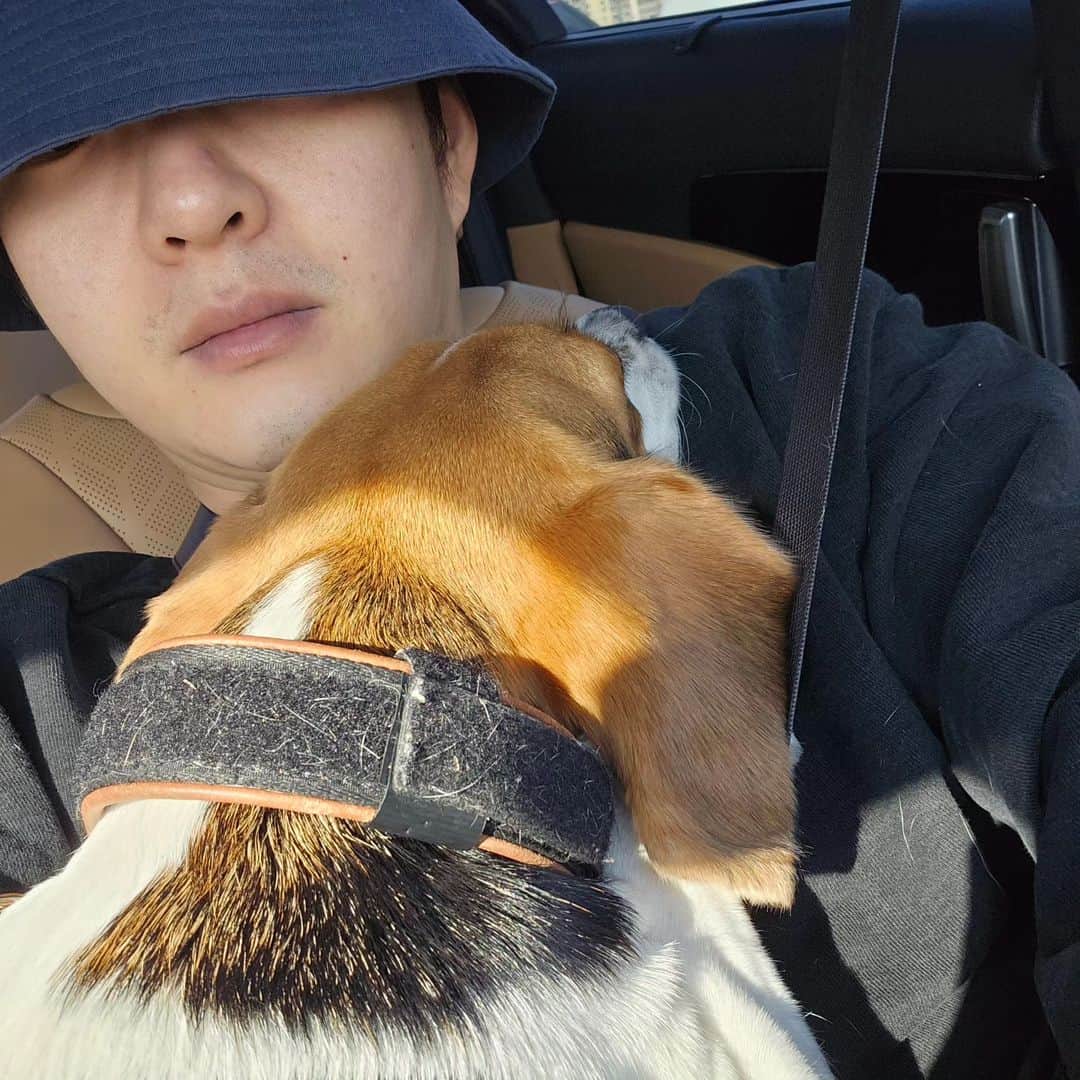 チャンソプ さんのインスタグラム写真 - (チャンソプ Instagram)「좋은아침🔥 이꾸니는 아직 잠에 안깼지 나 또한 #예지앞사💙 #이구리 #사랑한다」10月12日 9時14分 - lee_cs_btob