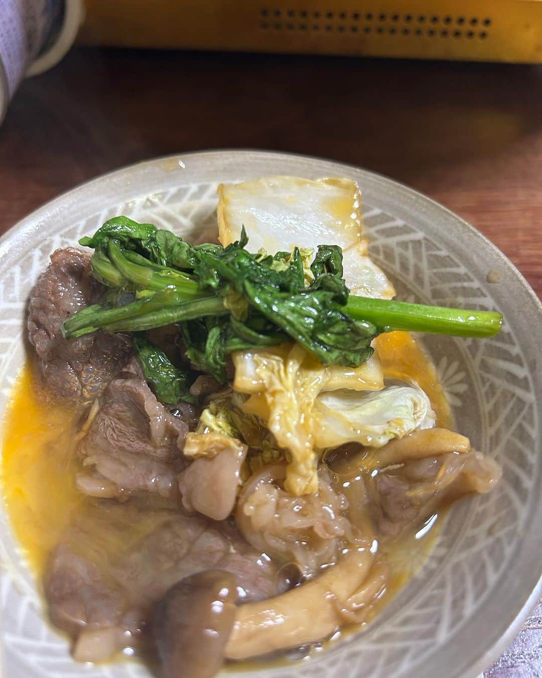 松鳳山裕也さんのインスタグラム写真 - (松鳳山裕也Instagram)「お食事処味館へ 仙台牛すき焼き どこかの薄いペラペラの肉じゃなく肉厚でボリューミー2人前で3800円！ 安っ！ 量多すぎて食べれないかと思ったゼ！ #お食事処味館 #行徳」10月12日 20時05分 - shohozanyuya