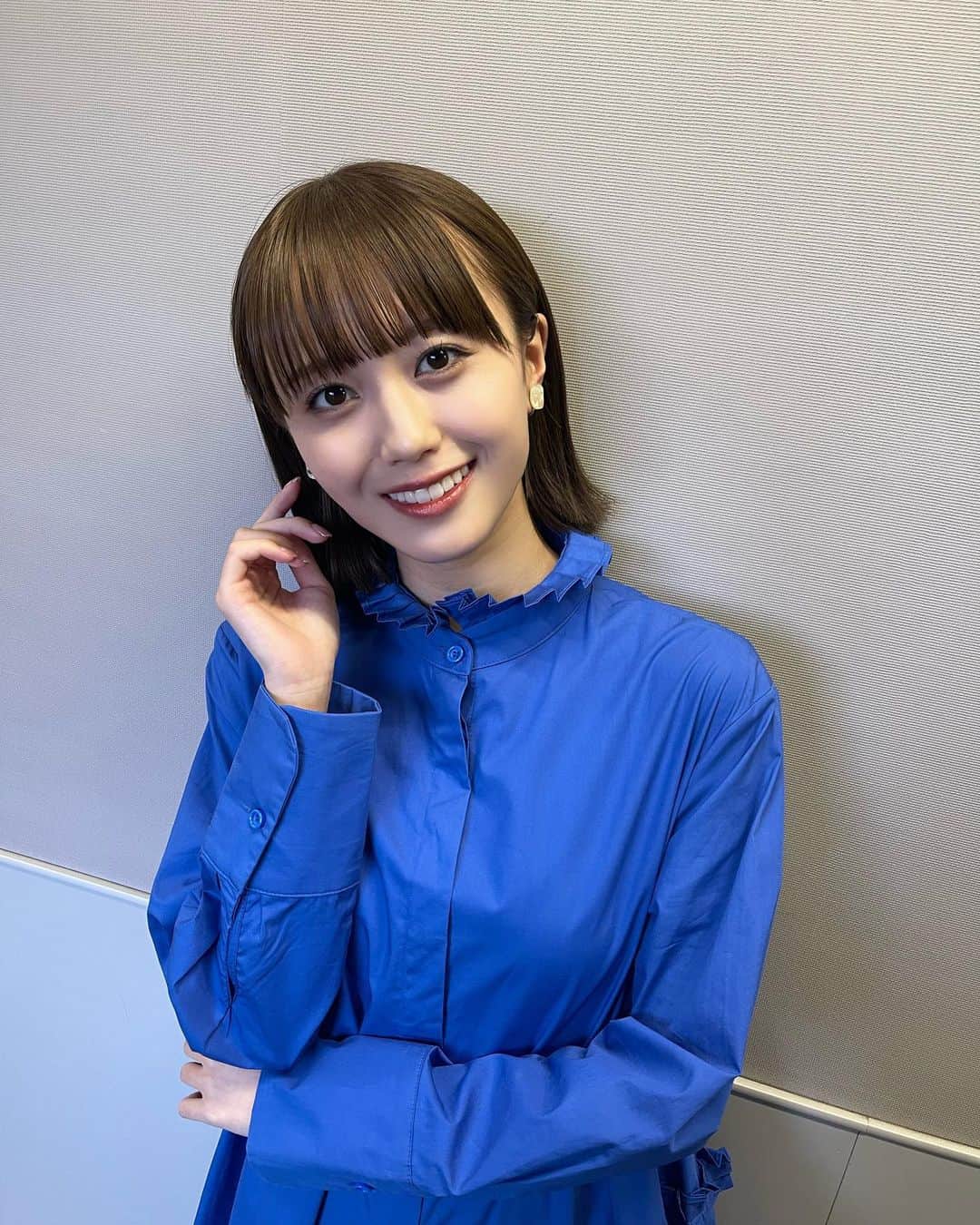 榎本ゆいなさんのインスタグラム写真 - (榎本ゆいなInstagram)「こんなパキッと青も普段なかなか着ないから新鮮いつも新鮮🙈💙(笑) 　 　 -10/7 スタジオ衣装- トップス　@londa_com  スカート　@amail_official  ブーツ　@levernis_official  　 #王様のブランチ」10月12日 20時06分 - enomoto_yuina