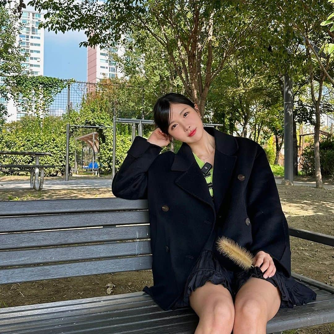 チョ・ヒョニョン のインスタグラム：「秋天来了🍂🍂」
