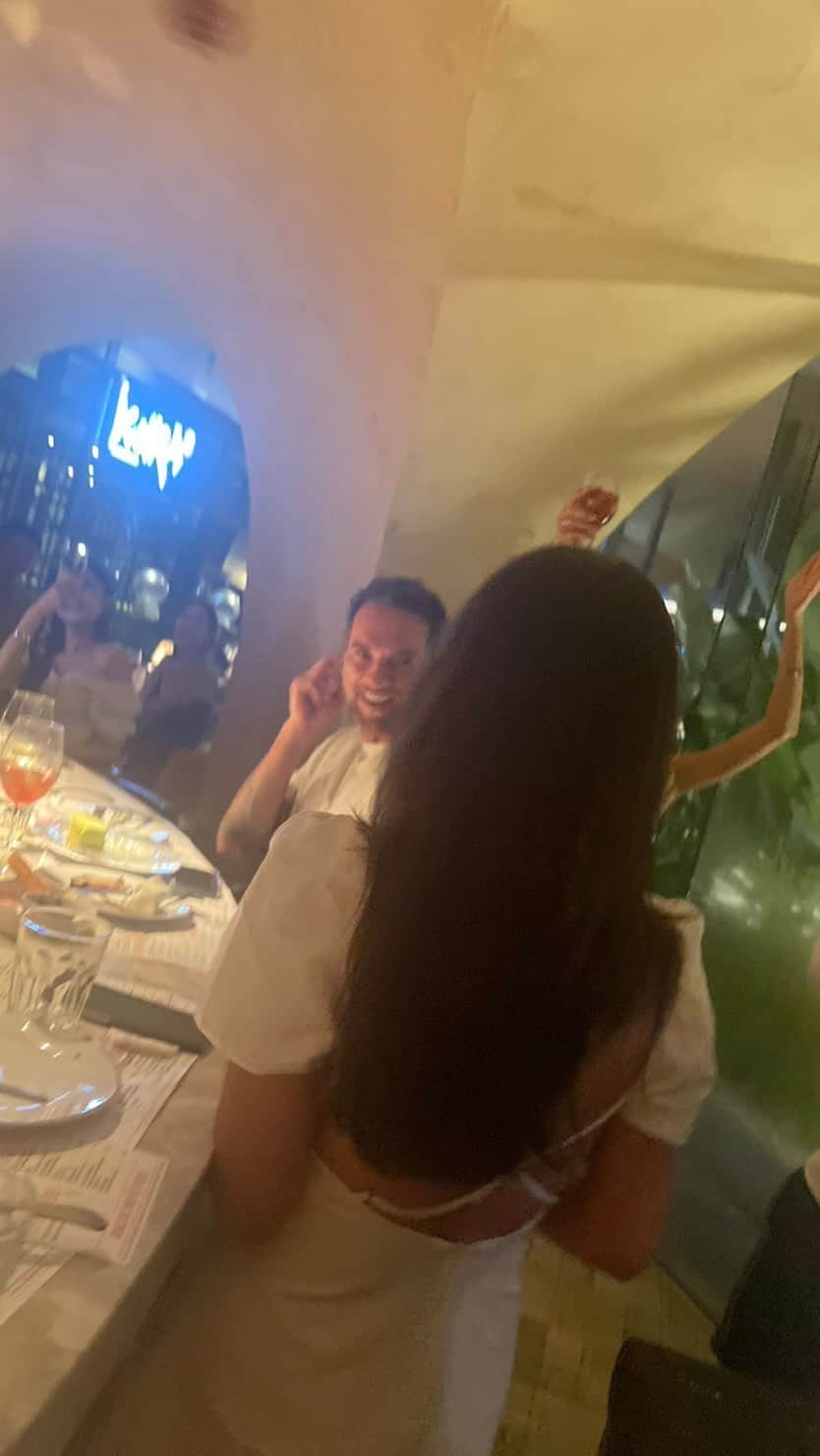遠海まりこのインスタグラム：「What a night🥂 クレイジーなお店、 だけど注文するもの全て美味しすぎて感動🥺 お祝い🧁もありがとう❤️❤️  #memories #travel #spanishrestaurant #40yearsold  @fdmasako」