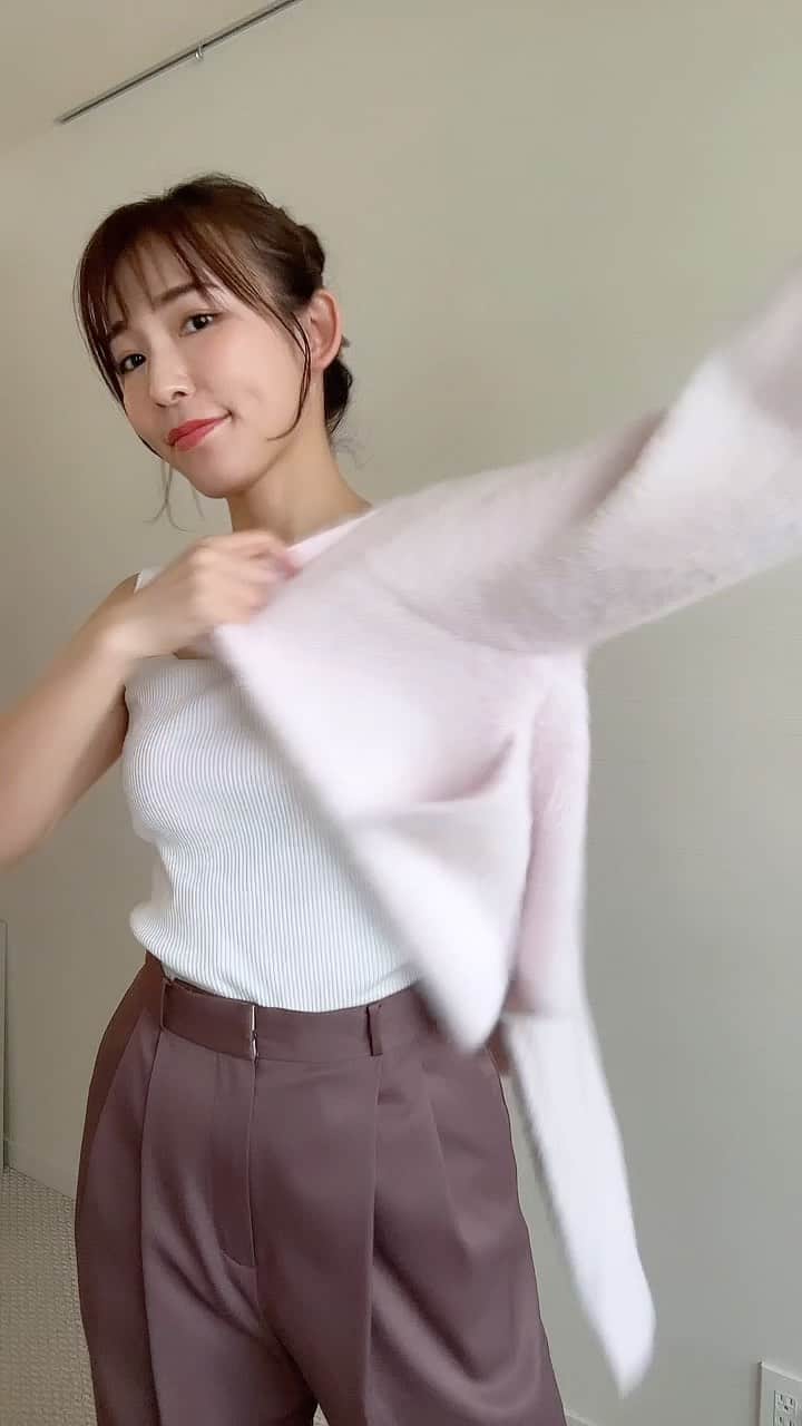 のインスタグラム：「届いたばかりのもふもふカーディガン♪ 気持ちよすぎる〜💗既に次女にこれ欲しいなーと狙われてる!!! （楽天roomに貼ってます👆）  ボトムもピンク寄り、くすみカラーだから合わせやすい♡♡♡ @credona_official だよー  今日は病院に行ったり学校の用事済ませたりとバタバタでした！ 行けなかった展示会は明日行かなきゃー🙃  #credona #emmelrefines #pellico #bibiy  #きれいめコーデ #きれいめカジュアル #きれいめファッション #大人コーデ #大人カジュアル #30代ファッション #30代コーデ #30代 #162cm」