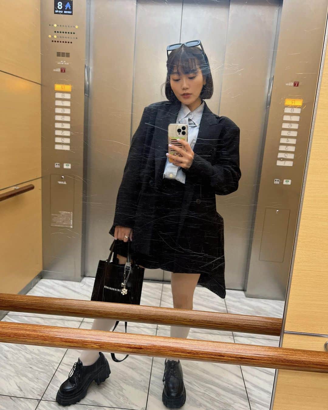 菜々香さんのインスタグラム写真 - (菜々香Instagram)「こーでぃねーと。☺︎🫶🏼シャツとジャケット！ こんばんは。さむいね。焼き芋食べたいな。 あったかくしようねん🧣  haaan🥺 #ジャケットコーデ #シャツ #fashion #ootd #コーデ #outfit #私服 #style#look#japan#菜々香」10月12日 20時00分 - 7.na_na_ka