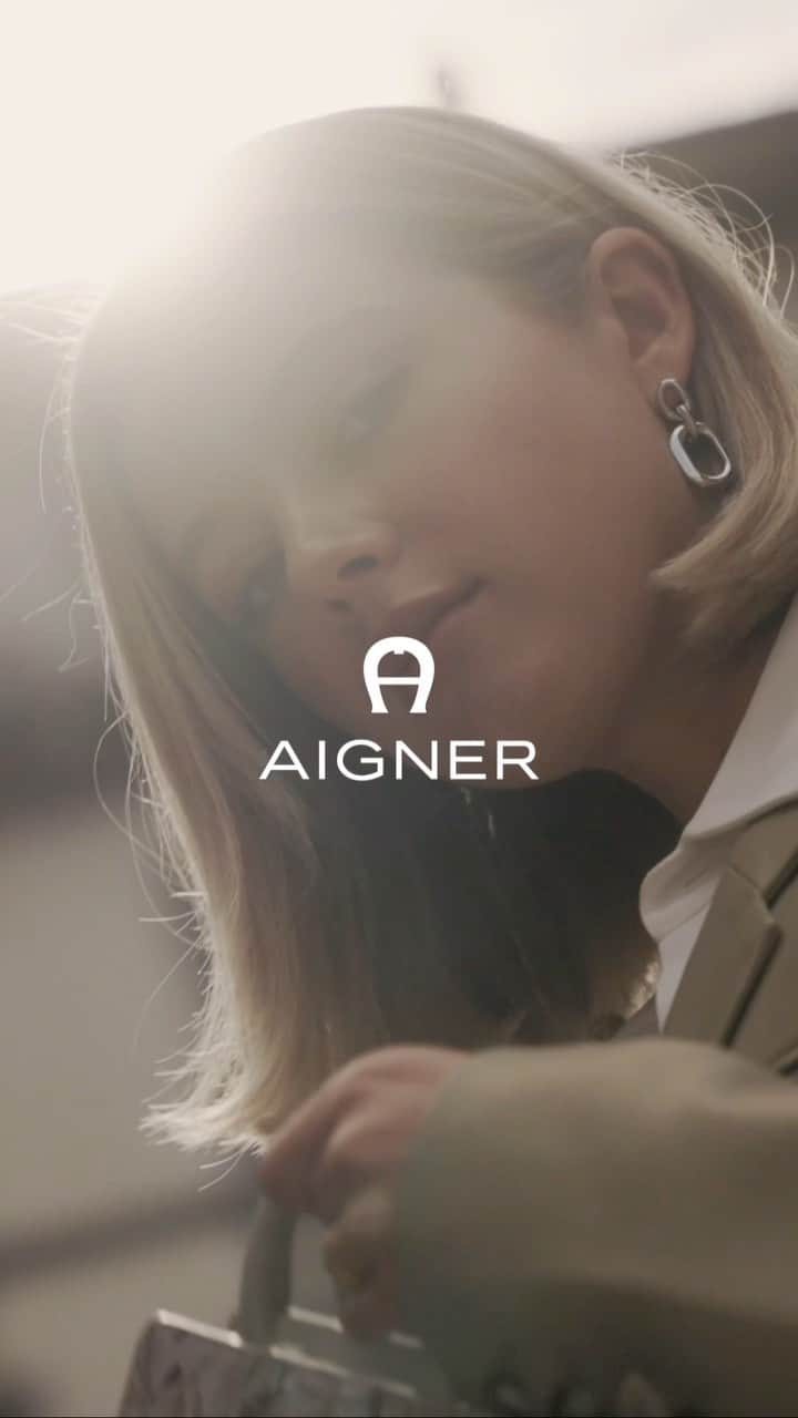 のインスタグラム：「A perfect day in Milan with @isabellehartmann. Discover her picks from the Exclusive Runway Edition and get yours in stores and at aignermunich.com now!  #AIGNERSS24 #AIGNER」