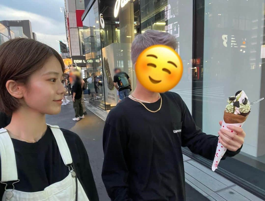 川口葵さんのインスタグラム写真 - (川口葵Instagram)「. 前に東京に遊びに来た6歳下の弟とお出かけしたとき😂✨ クレープ嬉しそうに食べてた笑 （それを羨ましそうに見てる自分。笑）  #ちゃらそうに見えるけど全然です笑」10月12日 18時49分 - kawaguchiaoi_1126