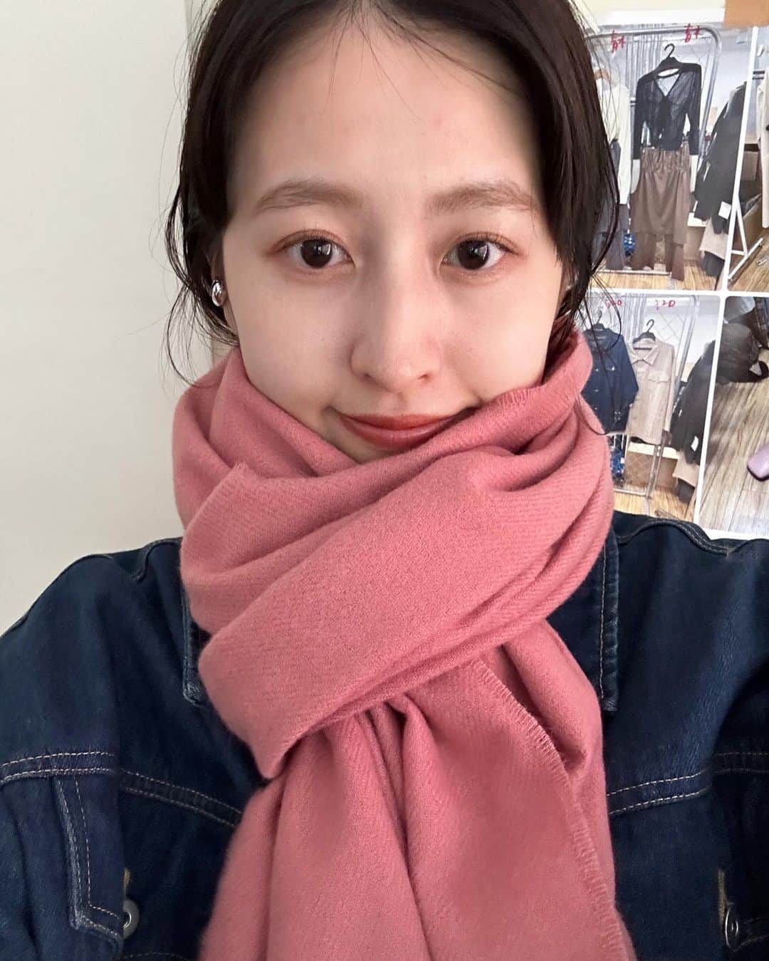 のインスタグラム：「新作と最近お店にあるアイテムたち〜  🧣はまず2色購入予定！ 毎年あんまりマフラーいらんかもってなるけど 今年はほしい！！！笑  #kastane #kastane_ootd #kastane仙台 #マフラー #マフラーコーデ #マフラー巻き方  #イエベ #イエベ秋 #骨格ウェーブ #骨格ウェーブコーデ  #ジャケット #ジャケットコーデ #アウター #アウターコーデ #ベスト #ベストコーデ」