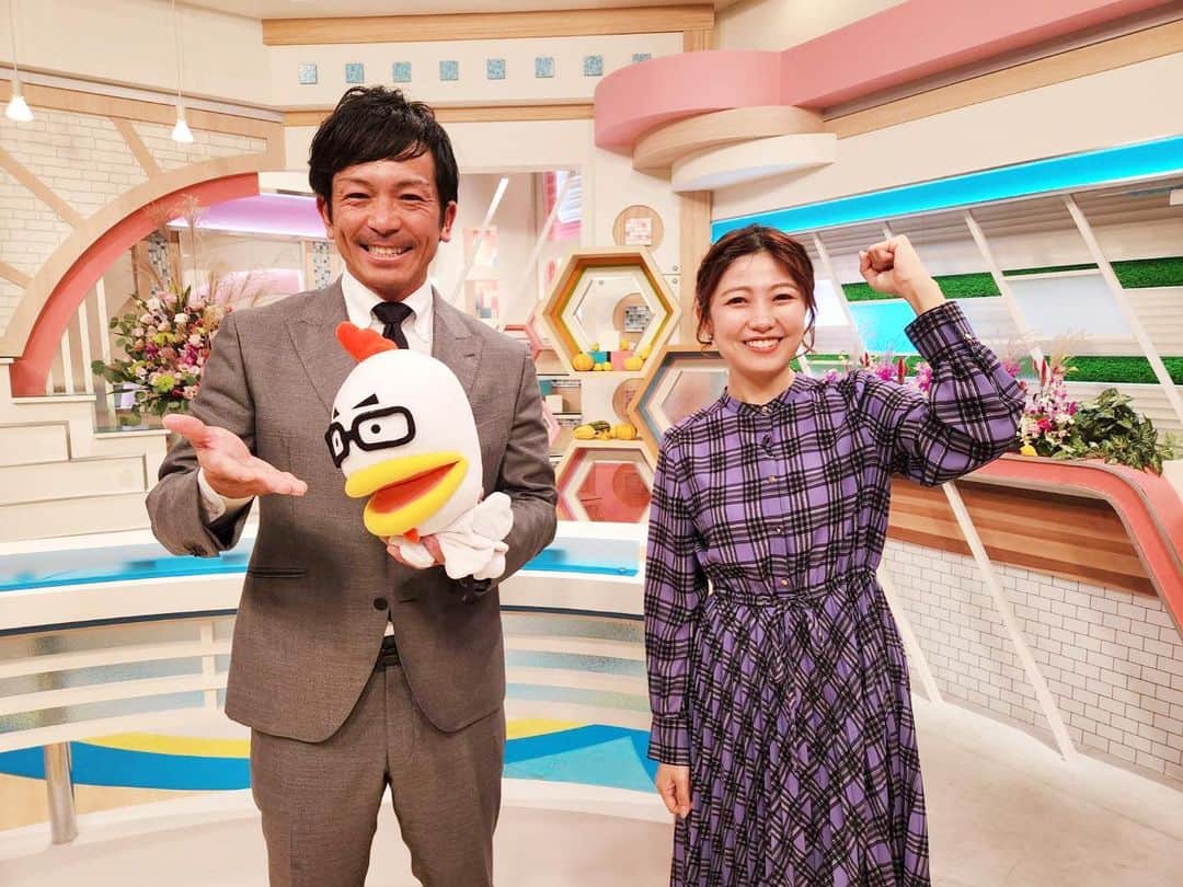 川崎優のインスタグラム：「. . ホークスで17年、ジャイアンツで１年プレーし、先日現役を引退された松田宣浩さんに…バリはやッ！ZIP! でインタビュー🎙をさせていただきました💪🔥  各局まわられてお忙しいはずなのに、とにかくひとつひとつの質問に、丁寧に、まっすぐに答えていただき、そのサービス精神の旺盛さに感動しました。 どの番組を拝見してもそれぞれに真摯に対応しているのが素晴らしいなぁ…と✨  どんなときも、を徹底して貫くことができるプロ意識の高さと『ファンを楽しませたい』という気持ちの強さ。 家族や周りに感謝を忘れないところ。 これからの夢を、少年のような表情で話していた姿にもう一度心を掴まれました！！！✨  バリはやメンバーのバラエティ豊かな質問のおかげもあり、あっというまのインタビュー時間でした👩🏻‍🌾⚾️✨  スポーツに限らず、どんな取材も…貴重な機会をいただいていることをわたしも忘れずに、精進しまくろう！と思いました。 松田さん、ありがとうございました。  #FBS  #バリはや @barihaya #松田宣浩　さん」