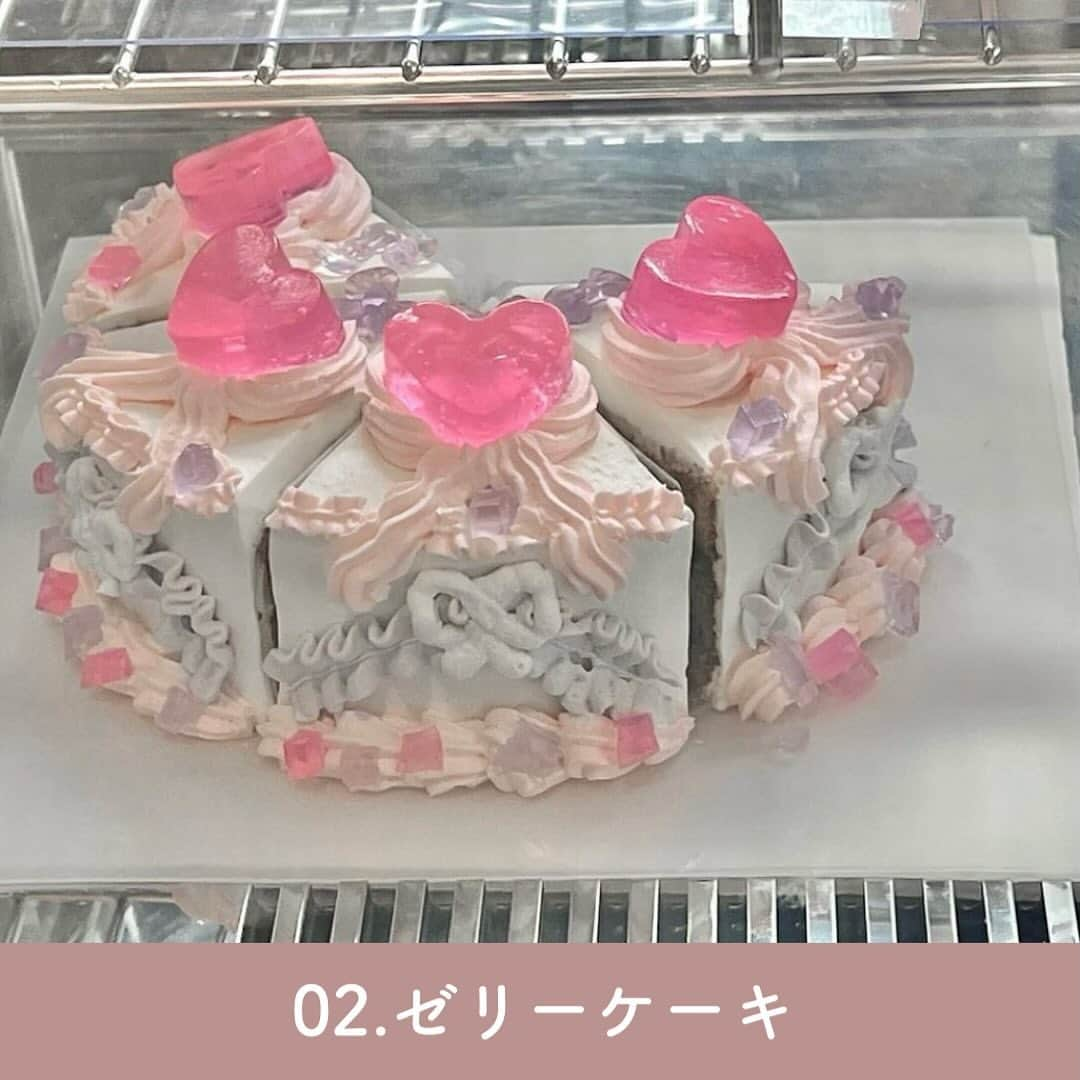 SUCLEさんのインスタグラム写真 - (SUCLEInstagram)「みんなはどのケーキが気になる？🎂コメントで教えてね𓂃 ⋰⋰ #誕生日ケーキアイデア 7選  今回はどれにするか迷っちゃう！誕生日ケーキアイデアを紹介します🫶🏻ᐝ ぜひ参考にしてみてくださいね🪄  表紙 @xxayapink  2枚目 @97_sena  3枚目 @cafe_may6th  4枚目 @melty_do0  5枚目 @__nnnaho  6枚目 @homeke.love  7枚目 @97_sena  8枚目 @xxayapink  9枚目 @milkyanne.27  - - - SucleではTikTokやTwitterも更新中！ インスタには載せていない動画もオリジナルで制作しています🥣ᐝ ぜひチェックしてみてくださいね🌛´-  #リボンケーキ #立体ケーキ #ゼリーケーキ #クロッフルケーキ」10月12日 20時00分 - sucle_