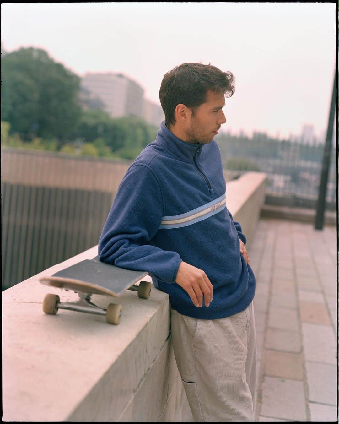 のインスタグラム：「【DICKIES SKATEBOARDING】 TOM KNOX シグネチャーコレクション  @t0mkn0x   ハーフジップフリース フルジップパッファージャケット  取り扱い情報： ディッキーズ公式オンラインショップ → dickies.jp ディッキーズららぽーと横浜 ディッキーズ大阪梅田HEP FIVE  📸 @Sammuller   #DickiesSkate #TomKnoxCollection #Dickies #ディッキーズ」