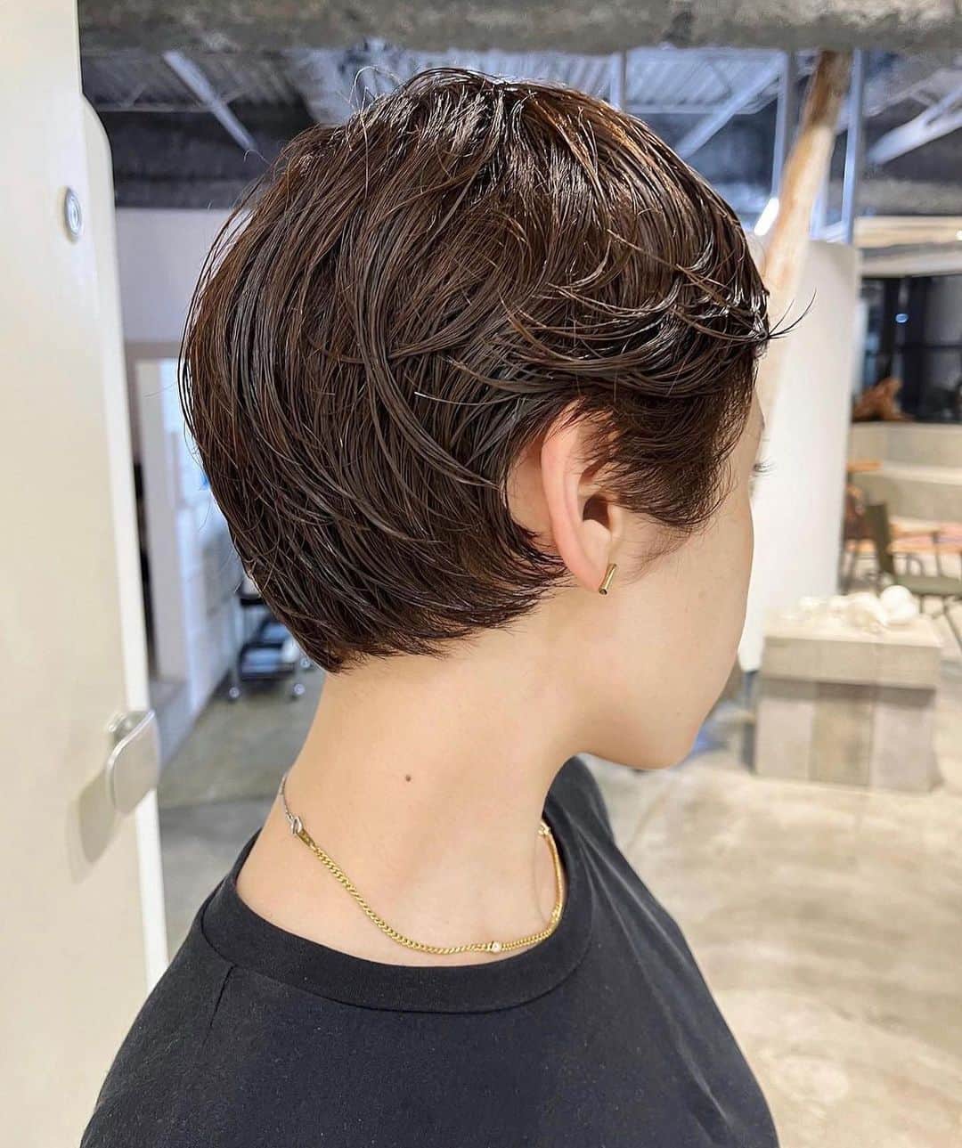 のインスタグラム：「ベリーショートは毛先の柔らかさが フィット感と可愛さに繋がる . hair / @anraku_nanuk  . #guestnanuk」
