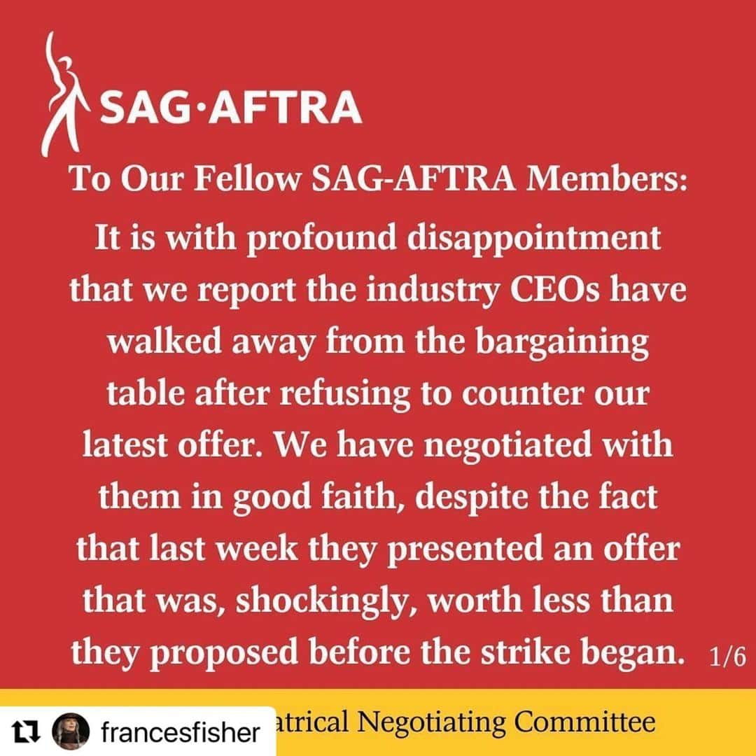 アレック・ボールドウィンのインスタグラム：「During the years of my work in film and television, the need for studios and networks to maintain their profit margins at the expense of creative unions and crafts has been ongoing. However, now is a true crossroads. The AI controversy will be a crippling factor regarding the integrity and autonomy of our work. AMPTP members are incapable of negotiating in good faith because they truly don’t care. They would get rid of every actor and writer, eventually, if they could. All we have is our resolve.」