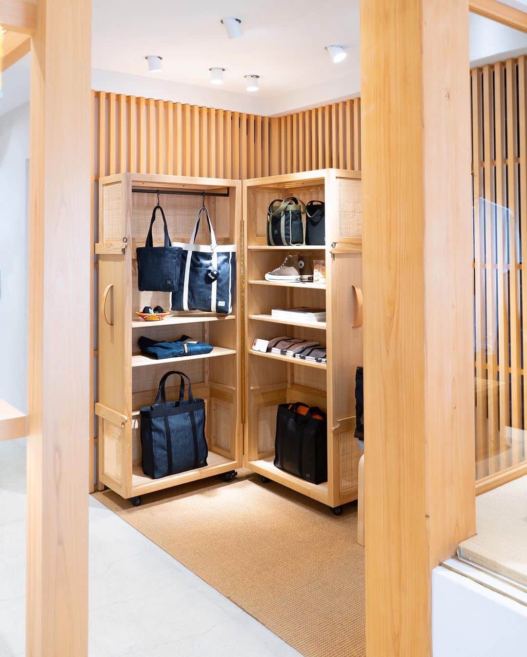 PORTER STANDさんのインスタグラム写真 - (PORTER STANDInstagram)「⁡ PORTER STAND KYOTO ⁡ Located on Sannenzaka Street leading to Kiyomizu Temple, one of Kyoto's most popular sightseeing spots, the shop's interior is calm and relaxing space made of natural materials that have been used in Japan since ancient times, as if to accompany the scenery. ⁡ You can feel the taste of Kiyomizu and the passage of the seasons at the shop. ⁡ 【PORTER STAND KYOTO】 Address：2-222 Kiyomizu Higashiyama Kyoto Business hours：10:00～18:00 TEL：075-541-0222 ⁡ ⁡ #porter #porterstand #shinjuku #lumineest #shinagawa #kyoto #sannenzaka」10月12日 19時36分 - porter_stand