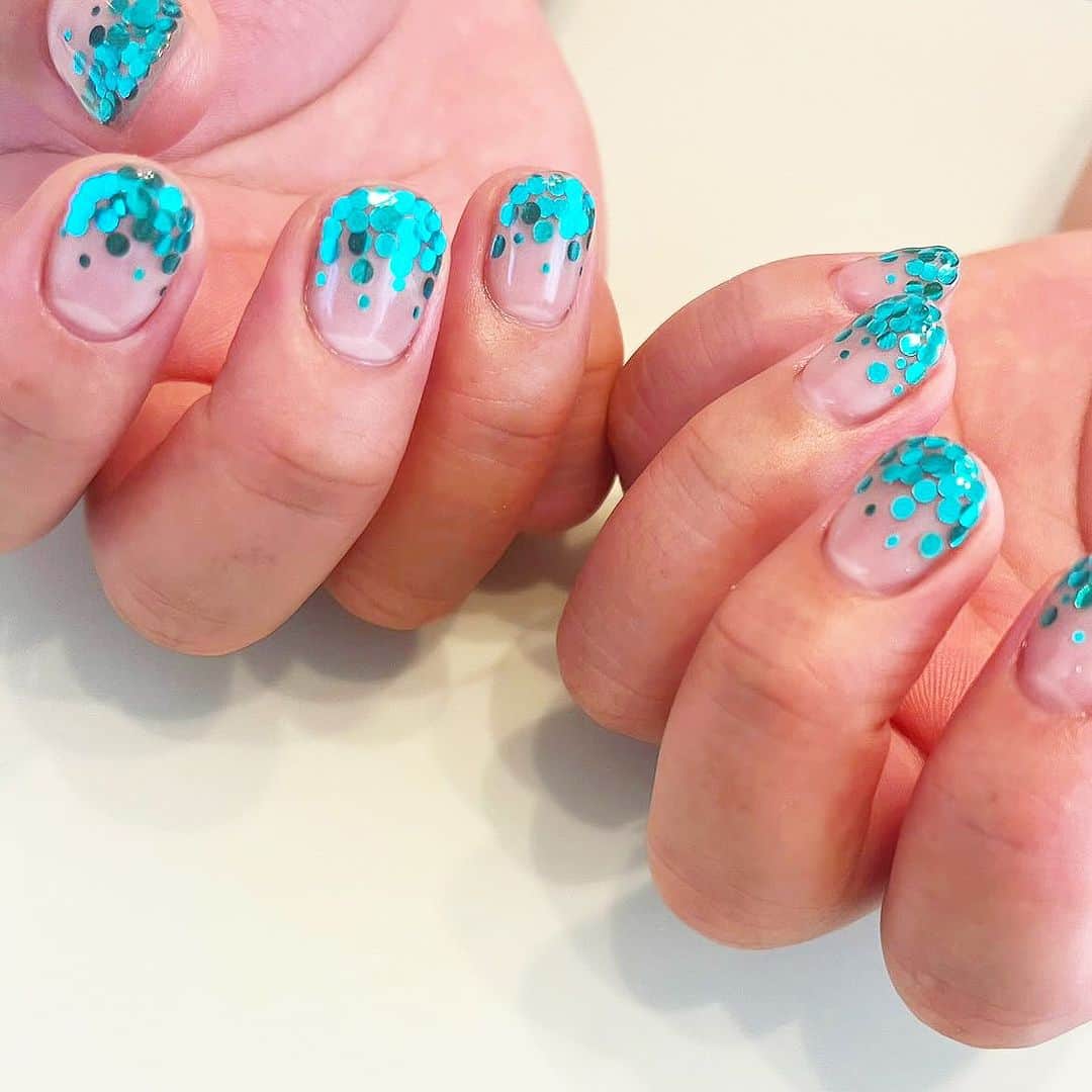 優宇のインスタグラム：「_ このネイル好きだったんだなあ💅🩵 #nail #nailart #summer」
