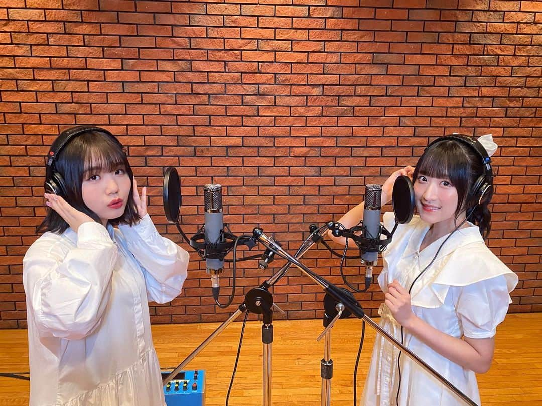 DIALOGUE+のインスタグラム：「#CrosSing  #稗田寧々＆ #守屋亨香 が歌う「アイドル」が配信中🎤❤️  Recording Movieはコチラ🔻 https://youtu.be/hYFrcw97h3o  この曲を選んだ理由などを語った インタビューはこちらか🔻 youtu.be/mfQEP9WvjMU  #ダイアローグ #クロスシング #推しの子」