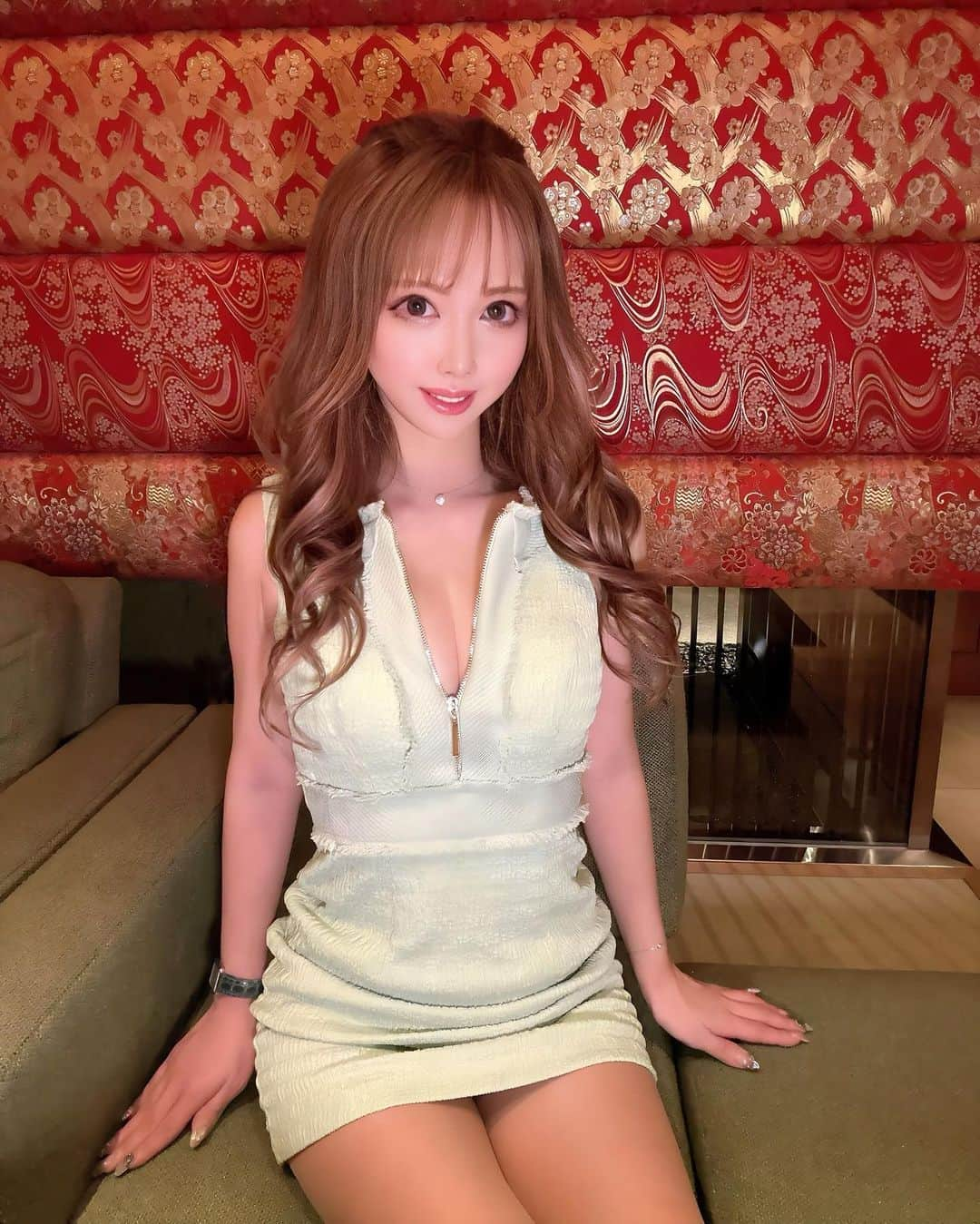 北山美奈のインスタグラム：「初めましての指名もお待ちしてますね💚 今週は金曜まで働いてます☀️  #バルセロナグループ #ラウンジ凛 #札幌 #すすきの #ススキノ #キャバクラ #キャバ嬢 #キャバクラ嬢 #ニュークラブ #ニュークラ #ニュークラ嬢 #キャバ #ラウンジ #ラウンジ嬢 #ホステス #すすきのキャバクラ #すすきのキャバ嬢 #すすきのグルメ#美脚#美乳# #札幌旅行 #美人 #美女 #可愛い #可愛い女の子 #銀座 #六本木 #北新地 #錦」