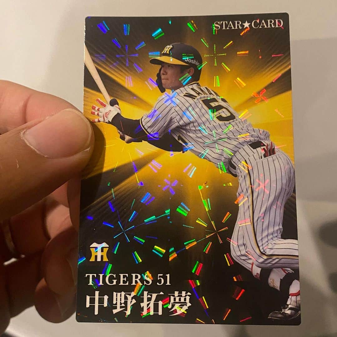 藤井ペイジさんのインスタグラム写真 - (藤井ペイジInstagram)「プレGETシアター来たらチバハラの篠原がプロ野球チップスの中野拓夢選手のキラカードくれた！新宿に来てよかった！顔色悪いけどええ後輩や！ #プレGETシアター #チバハラ #阪神タイガース #中野拓夢 #プロ野球チップス」10月12日 19時45分 - fujii_page