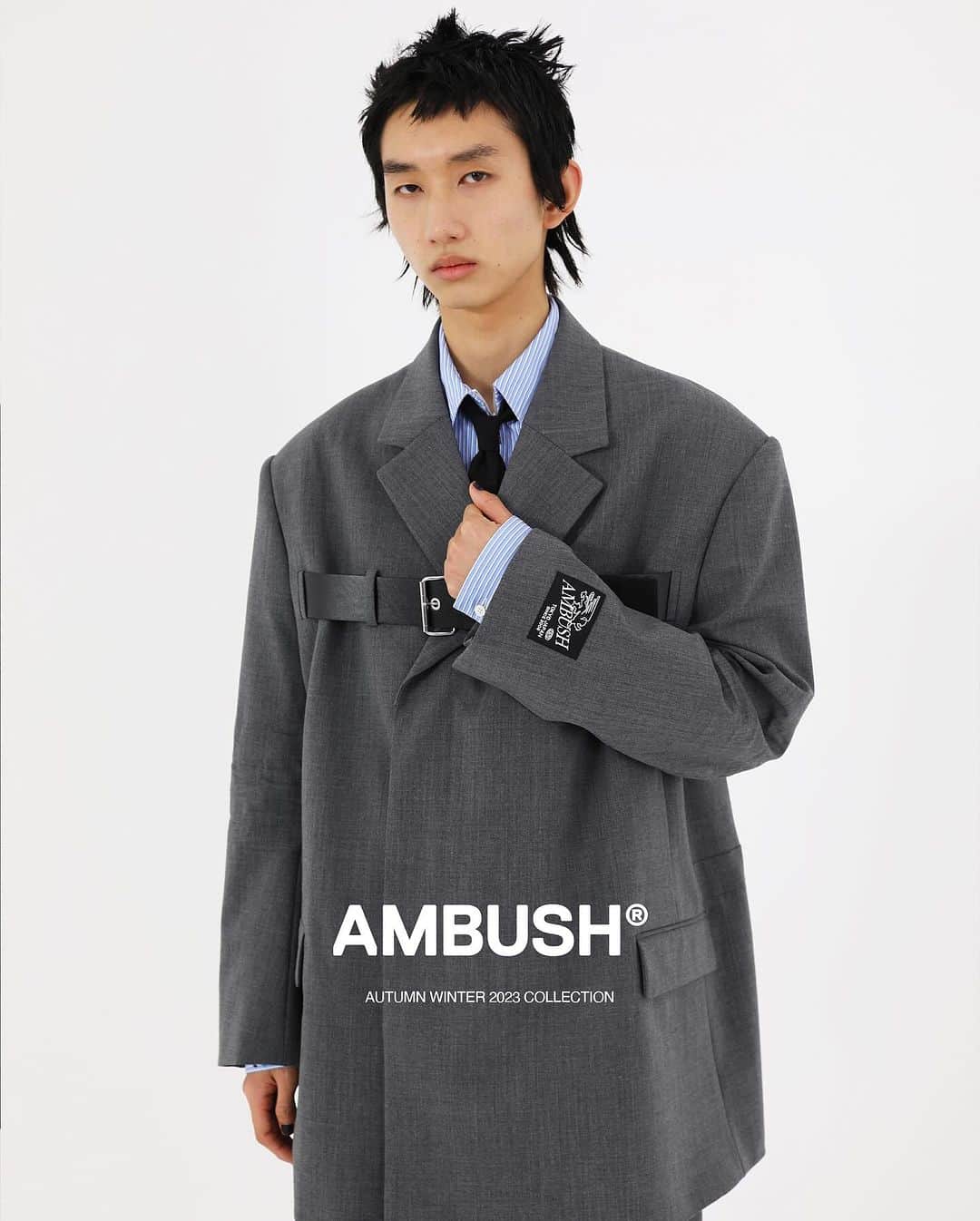 AMBUSHさんのインスタグラム写真 - (AMBUSHInstagram)「Item of the season: Unisex oversized blazer jackets with seasonal details, a prep style for all genders.  Coming soon to our WEBSHOP and WORKSHOP.」10月12日 19時45分 - ambush_official