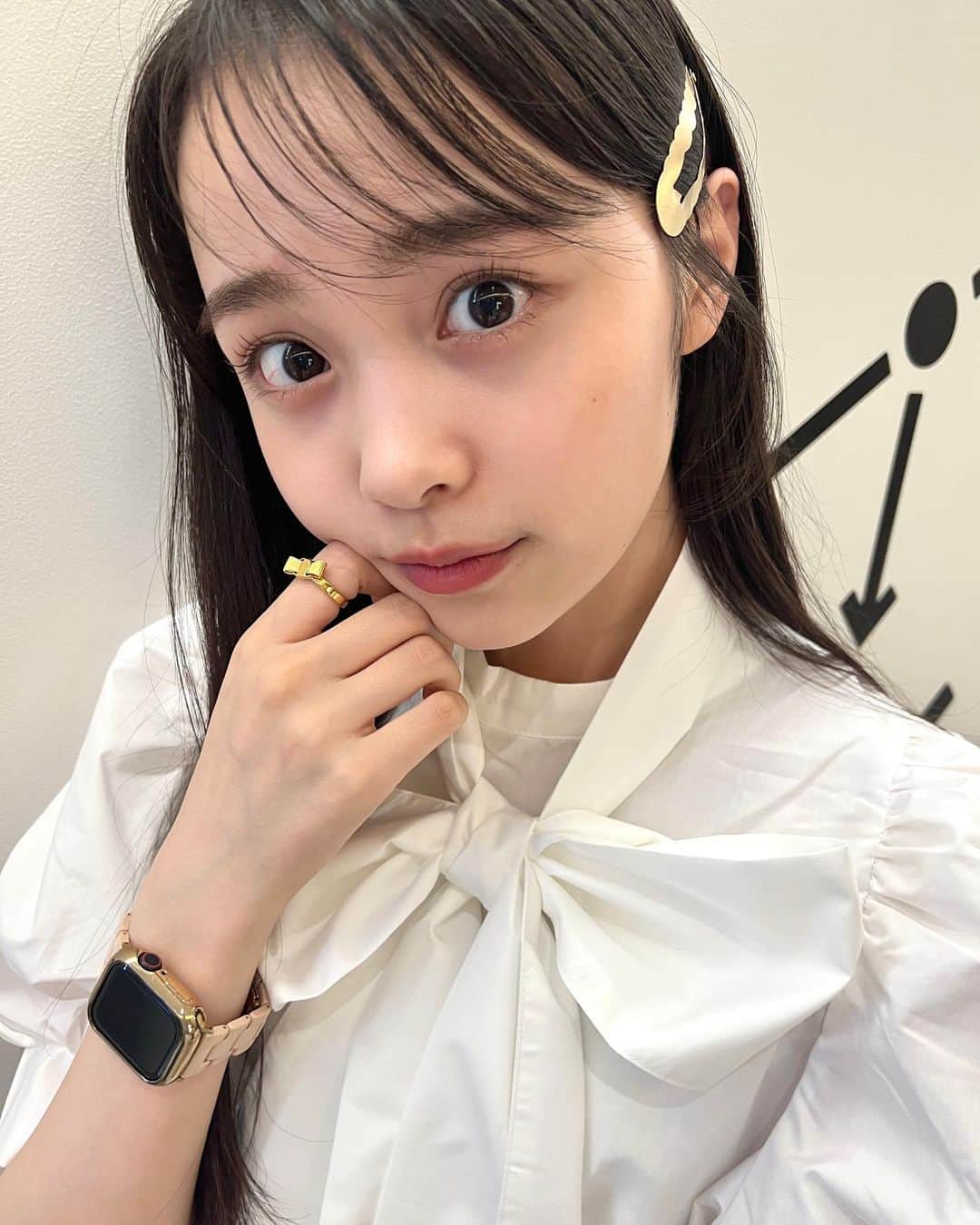 のインスタグラム：「🎀 ⁡ この写真を撮った日の前の日、 YouTubeでこの髪型の方を見て早速真似しましたの😚😂 ⁡ ビッグリボン、ビッグラブ🫶 ⁡ ⁡ ⁡ #林芽亜里 #めありぼん」