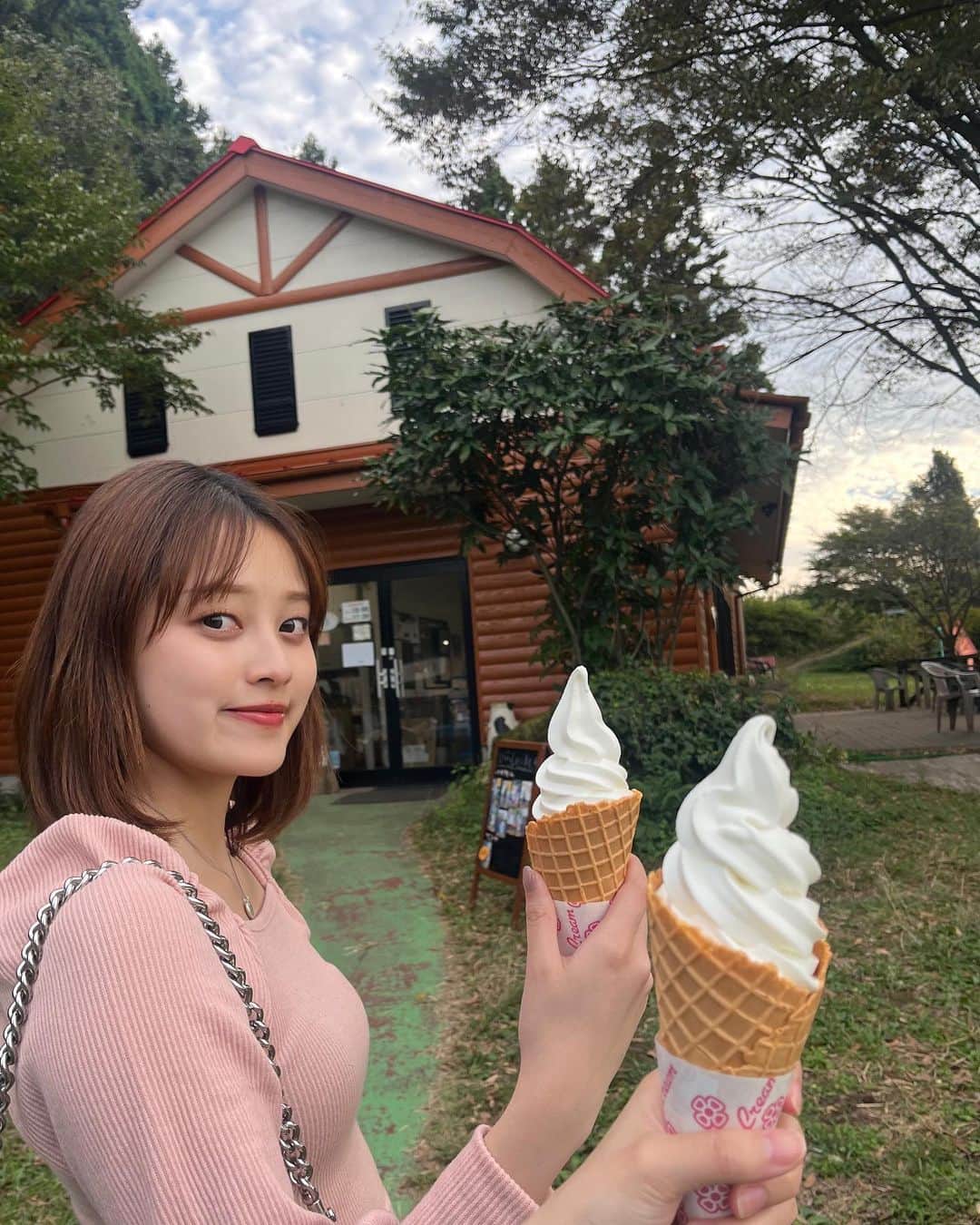 福山絢水さんのインスタグラム写真 - (福山絢水Instagram)「少しだけ熊本に帰ってました🐻‍❄️🖤  動物と自然で癒された~ 良いとこだ~」10月12日 19時40分 - aya__m02