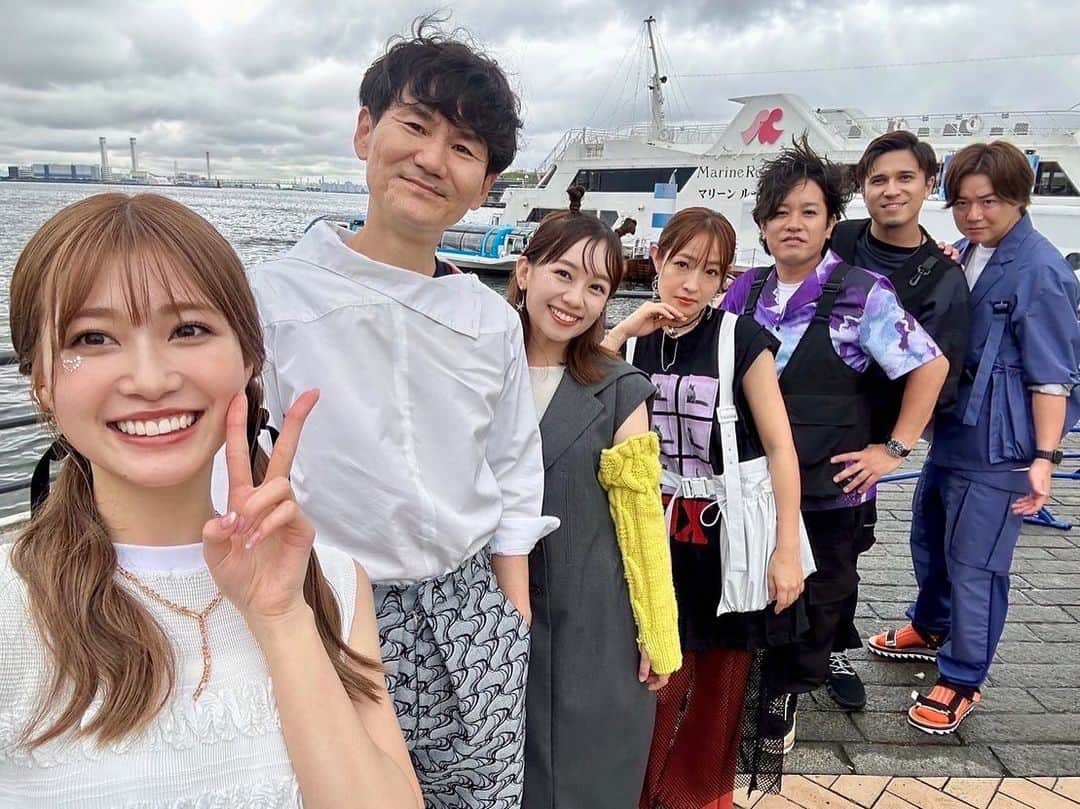 日本テレビ「ヒルナンデス！」さんのインスタグラム写真 - (日本テレビ「ヒルナンデス！」Instagram)「. 今日のゲストは#スキマスイッチ の#大橋卓弥 さん #常田真太郎 さん✨✨なすなかにしのおふたりでした！  #友近 さんと#水森かおり さんは日光へ！お部屋・景色・温泉・お食事どれも本当に素敵でしたね🤭卓球対決も面白かったです🏓  そして、、ヒルナンデス！バンドの完全ドキュメント。それぞれの24日間とノーカット演奏シーン、いかがでしたか？たくさんの方に届いていたら嬉しいです🥳目指すはヒルナンデス！フェス🎶  📸木曜のバンドメンバーでスキマスイッチさんの"スキマ“に入れて頂きました😂  🌼明日のヒルナンデスは〜？🌼  ①金曜三姉妹のおしゃべり週末旅 久本雅美・SHELLY・王林が秋に食べたい川越グルメを満喫！ 若者に大人気の芋スイーツ&絶品チーズケーキ&韓国で大人気の映えスムージー  ②脳トレクイズ！  ③んめぇご当地グルメ食べつくすべ！ 地元愛溢れるご当地県民イチオシ！福岡・茨城の絶品旬グルメ  #ヒルナンデス #南原清隆 #大沢あかね #木村昴 #生見愛瑠 #松陰寺太勇 #シュウペイ #浦野モモ (C)日本テレビ」10月12日 19時48分 - hirunandesu_ntv_official