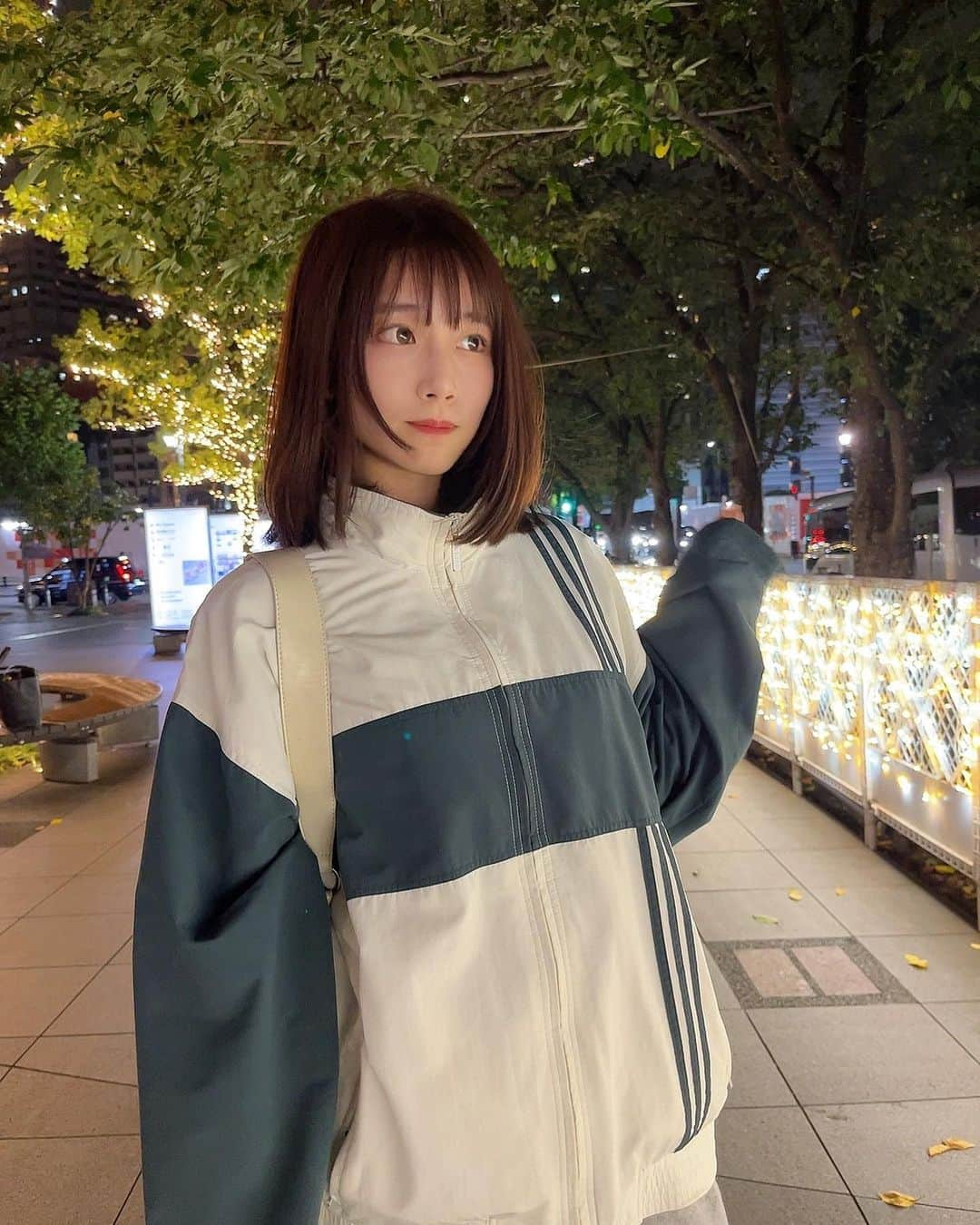 河北彩花さんのインスタグラム写真 - (河北彩花Instagram)「⁡ ⁡ 昨日パッと撮ってもらって ストーリーあげた写真がとっても好評で びっくりした！！(笑) ⁡ ⁡ ⁡ 最近こういうラフな格好がすき♡ ちなみに靴もスニーカーです👟 ⁡ ⁡ ⁡ スニーカー履きなれてないだけなのか 親指の爪痛くなるんだけど小さいのかな？？笑 ⁡ ジャストサイズ選んでるんだけど ワンサイズ大きいのえらぶべきかな？🥹 ⁡ ⁡ みんなおしえて🥹💭   #さいかのしふく  #ナチュラルメイクの日」10月12日 19時50分 - saika_kawakita__official