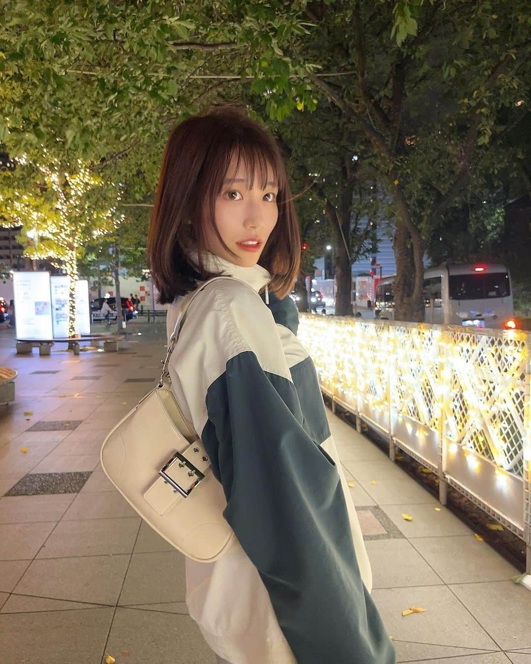 河北彩花さんのインスタグラム写真 - (河北彩花Instagram)「⁡ ⁡ 昨日パッと撮ってもらって ストーリーあげた写真がとっても好評で びっくりした！！(笑) ⁡ ⁡ ⁡ 最近こういうラフな格好がすき♡ ちなみに靴もスニーカーです👟 ⁡ ⁡ ⁡ スニーカー履きなれてないだけなのか 親指の爪痛くなるんだけど小さいのかな？？笑 ⁡ ジャストサイズ選んでるんだけど ワンサイズ大きいのえらぶべきかな？🥹 ⁡ ⁡ みんなおしえて🥹💭   #さいかのしふく  #ナチュラルメイクの日」10月12日 19時50分 - saika_kawakita__official