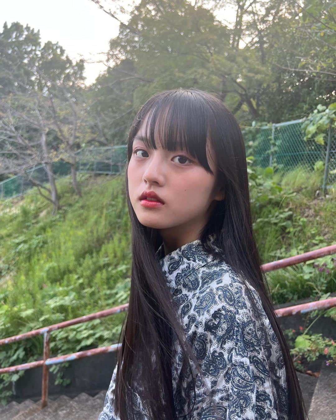 のインスタグラム：「秋といえば赤リップ💄✨  #赤リップ#柄シャツ#秋 #jc2#09」