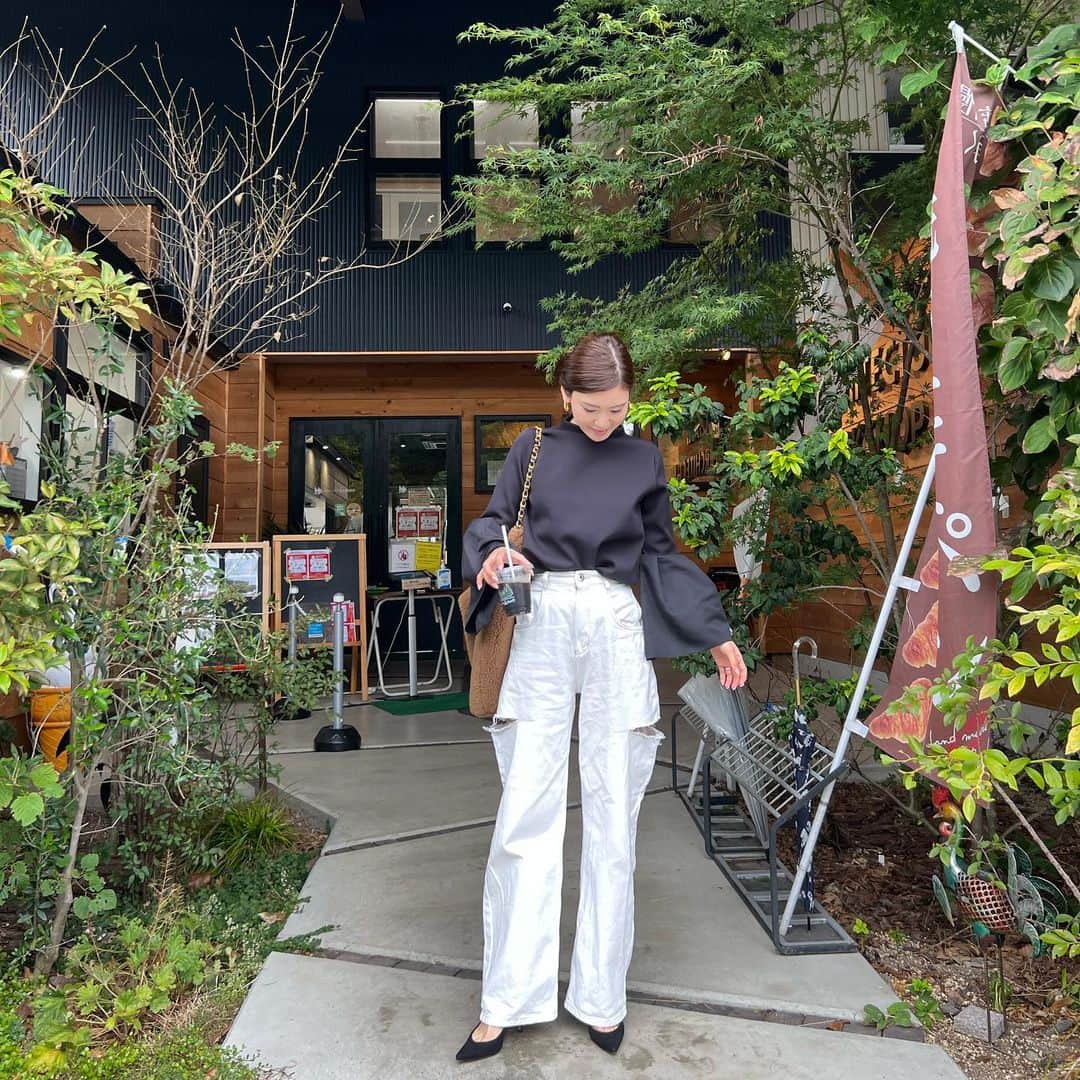 yuukii.iさんのインスタグラム写真 - (yuukii.iInstagram)「袖の切り替え位置が高めだから 着るだけで自然とスタイルアップするニット🧶♡ 袖の立体感も可愛いけど 首元のプチハイネックでくしゅっとするデザインも こだわったからすごく気に入っていて 可愛いんです...🥹♡」10月12日 19時52分 - yuukii.i