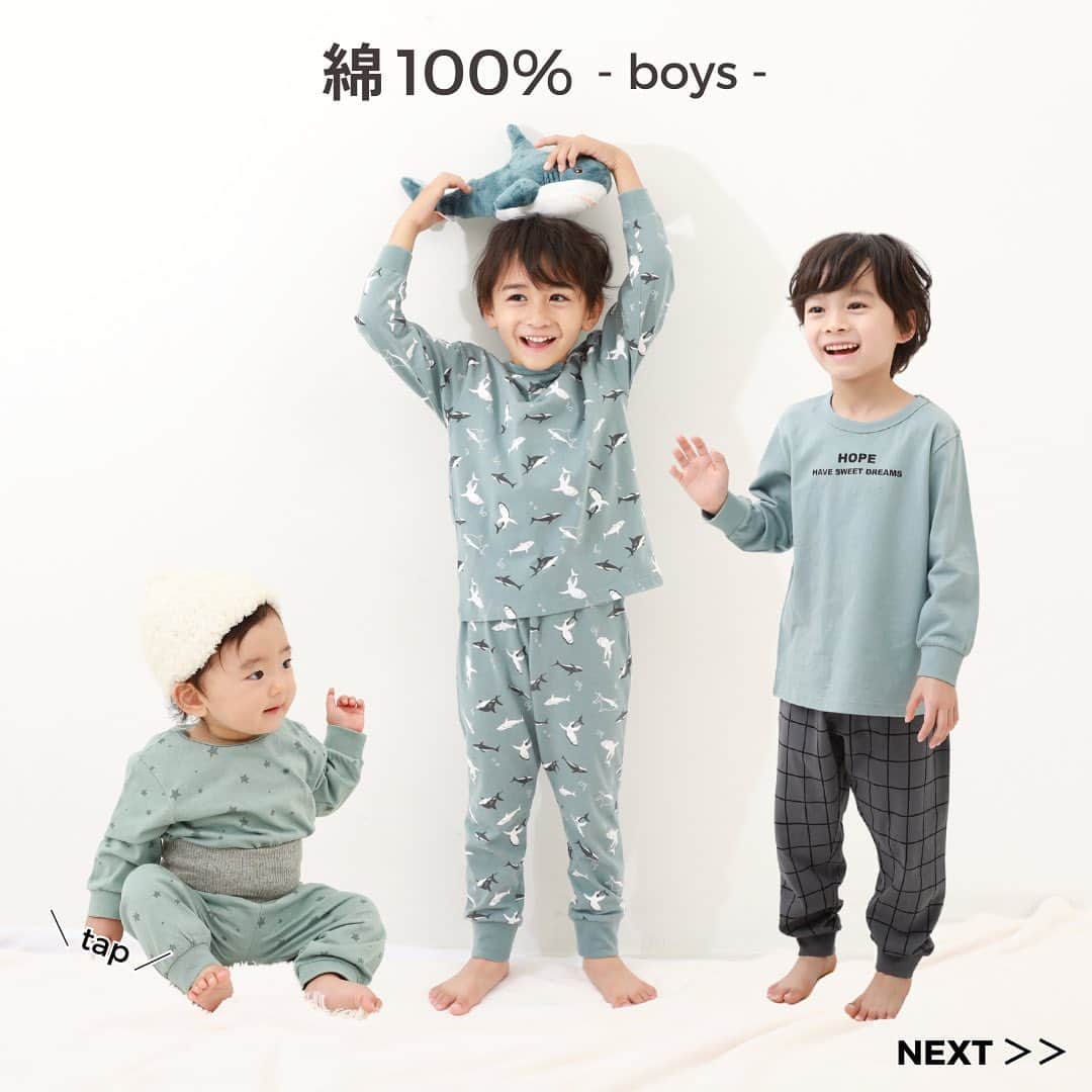 子供服devirockstore(デビロックストア)さんのインスタグラム写真 - (子供服devirockstore(デビロックストア)Instagram)「パジャマの衣替えはお済ですか？  devirockのパジャマは、 好みや着用時期によって選べるように あたたかさの異なる3種類の素材をご用意しています。  ①綿100％ 春や秋口にぴったりな程よい薄手の生地 吸汗性が良く、型崩れしにくいのもポイント  ②キルトニット 柔らかな肌触りで程よい厚みの生地 肌に触れる面は綿100％  ③フリース 真冬でも暖かいふんわり素材 柔らかな肌触りで、軽い着心地も魅力  それぞれ、ベビーからキッズまで デザインも豊富にご用意しているので お好みの素材で、 お気に入りのデザインを見つけてみてくださいね🌈  ........................  ☑️新作アイテム、人気アイテム情報 ☑️スタイリングやヘアアレンジなどお役立ち情報  など、を投稿しています。  いいねや、フォロー励みになります☺️  ▶️▶️▶️@devirock__official  ........................  #devirock #デビロック #デビロックコーデ #もっと親子になろう #子供服通販 #プチプラ子供服 #子供服 #子ども服 #こどもふく #キッズファッション #キッズ服 #パジャマ #部屋着 #おうちコーデ #おうち時間 #リラックスウェア #ルームウェア #キッズパジャマ」10月12日 20時02分 - devirock__official