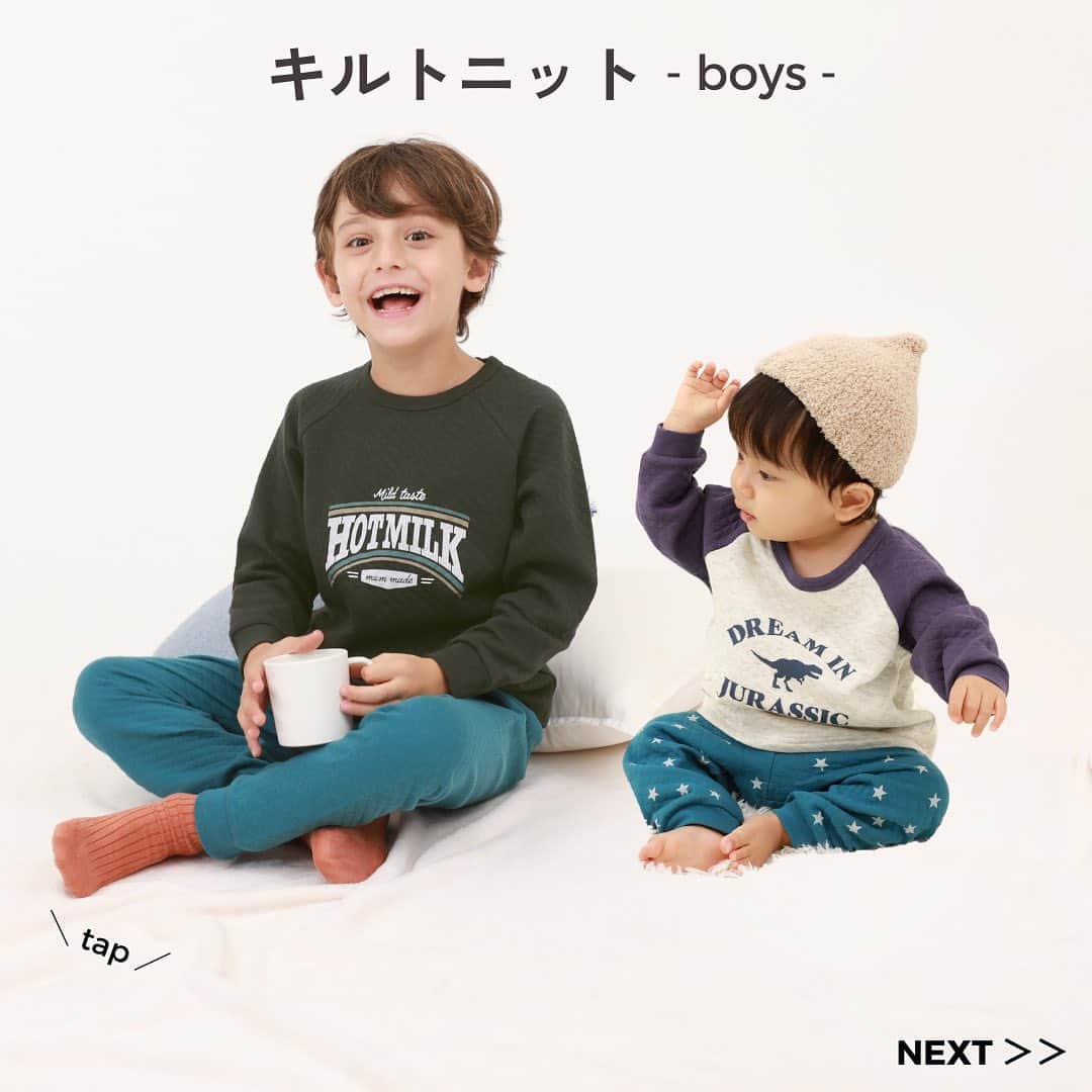 子供服devirockstore(デビロックストア)さんのインスタグラム写真 - (子供服devirockstore(デビロックストア)Instagram)「パジャマの衣替えはお済ですか？  devirockのパジャマは、 好みや着用時期によって選べるように あたたかさの異なる3種類の素材をご用意しています。  ①綿100％ 春や秋口にぴったりな程よい薄手の生地 吸汗性が良く、型崩れしにくいのもポイント  ②キルトニット 柔らかな肌触りで程よい厚みの生地 肌に触れる面は綿100％  ③フリース 真冬でも暖かいふんわり素材 柔らかな肌触りで、軽い着心地も魅力  それぞれ、ベビーからキッズまで デザインも豊富にご用意しているので お好みの素材で、 お気に入りのデザインを見つけてみてくださいね🌈  ........................  ☑️新作アイテム、人気アイテム情報 ☑️スタイリングやヘアアレンジなどお役立ち情報  など、を投稿しています。  いいねや、フォロー励みになります☺️  ▶️▶️▶️@devirock__official  ........................  #devirock #デビロック #デビロックコーデ #もっと親子になろう #子供服通販 #プチプラ子供服 #子供服 #子ども服 #こどもふく #キッズファッション #キッズ服 #パジャマ #部屋着 #おうちコーデ #おうち時間 #リラックスウェア #ルームウェア #キッズパジャマ」10月12日 20時02分 - devirock__official