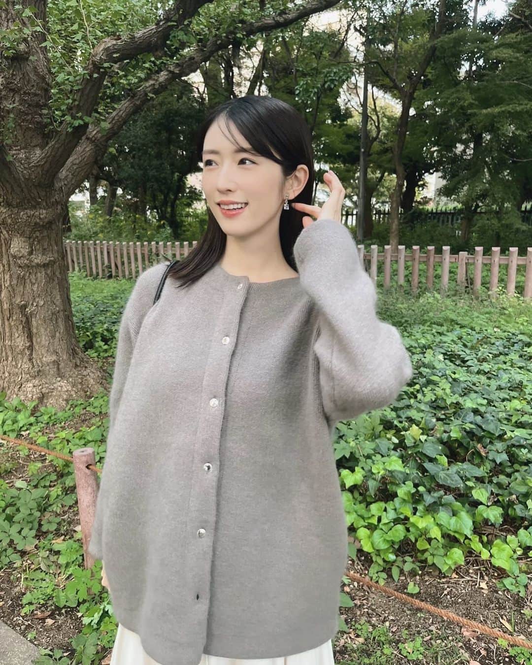 樋口柚子のインスタグラム：「秋服ワクワク☺️ 展示会でオーダーしたアイテム到着！ 今日は 日が暮れてから風が強くて涼しかったから、 ちょうど良く着ることができた♡ #PR #naturalbeautybasic  #ナチュラルビューティーベーシック」