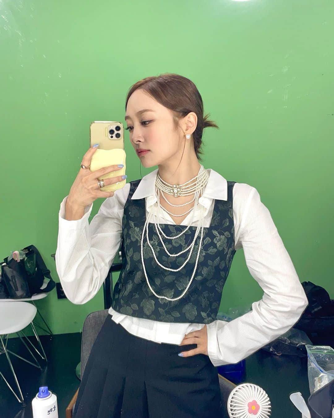 チョン・ニコルのインスタグラム：「#letmeknowkpop」