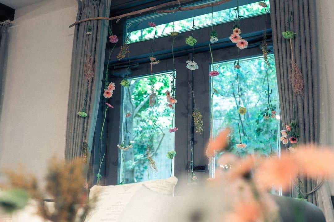 BARN&FOREST148さんのインスタグラム写真 - (BARN&FOREST148Instagram)「@barn_and_forest148 #100年後も語り継がれる結婚式  ・ ・ mimosa... *  ブライダルフェアのご予約やお問合せは InstagramのDMでも承っております*  #メイン装飾 #会場装飾 #メインテーブル #千葉花嫁 #会場装飾 #ナチュラルウエディング #バーンアンドフォレスト148 #148cafe #ガーデンウエディング #メインテーブル装花 #barnandforest148 #卒花嫁 #プレ花嫁 #高砂装花 #千葉結婚式 #森の装飾 #バーンウエディング #装花イメージ #barnwedding #ラスティックウエディング #バーンアンドフォレスト #ガーデン挙式 #148花嫁 #流山おおたかの森 #千葉結婚式場 #披露宴会場コーディネート #結婚式場 #ミモザ」10月12日 20時00分 - barn_and_forest148