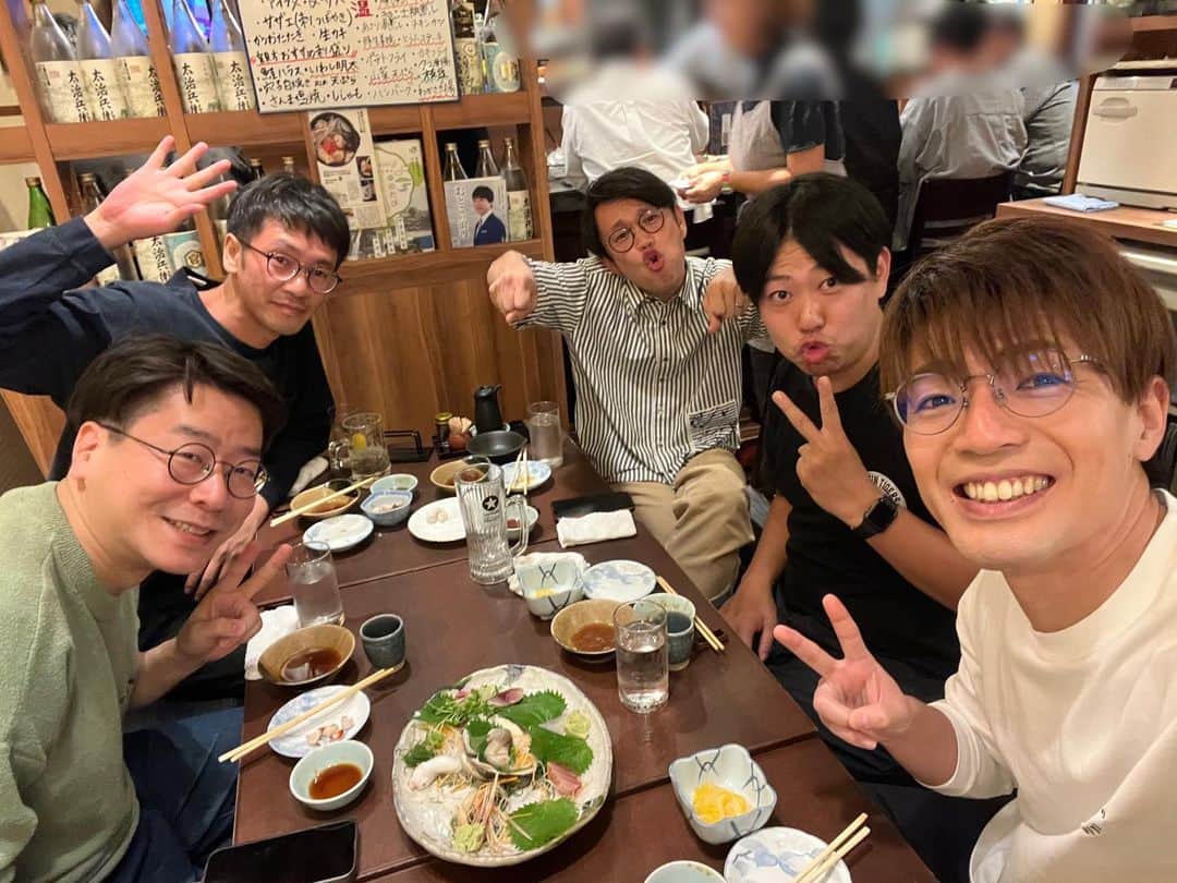 辻井亮平のインスタグラム：「ファニーを囲む会🍶  #今回の会では #喉がいかれた私の声は小さ過ぎて #何も届きませんでしたが #笑顔は絶えませんでした #ファニーさん #ご馳走様でした 🙏🙏🙏 #わろたわろた #山さん」