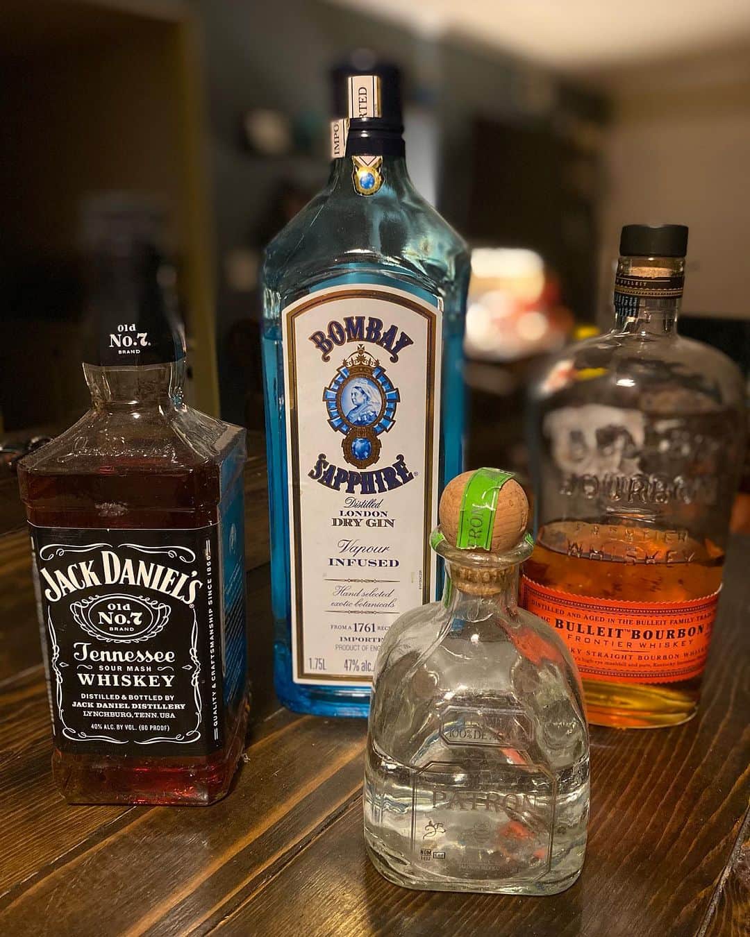 ドット=マリー・ジョーンズのインスタグラム：「Watching the dodger game. Anybody need a drink 🥃!!」
