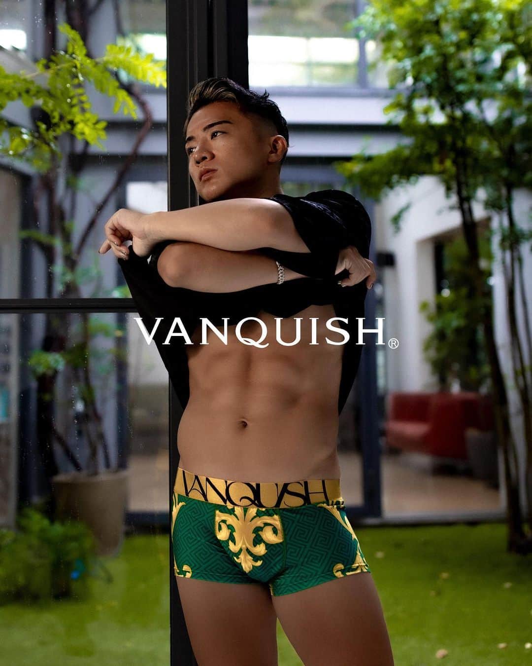 ヴァンキッシュのインスタグラム：「VANQUISH Winter Collection 2023.  Available Now.  ▪️VA embroidery velour T-shirt[VYC007] ▪️Floral Scroll Design Underwear[VUW153]  #vanquish」