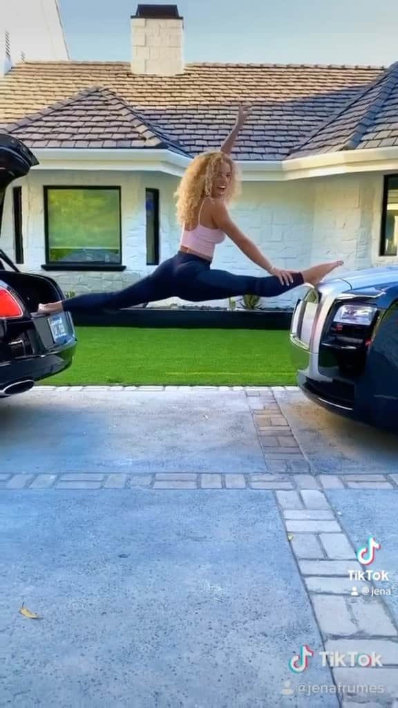 Jena Frumesのインスタグラム：「Who did it better? @blameitonkway  Can we bring these challenges back pls🥹🤣」