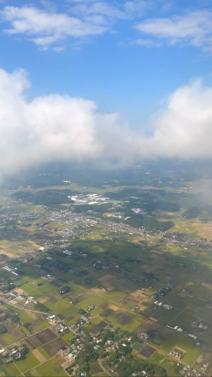 ギモのインスタグラム：「손에 잡힐 것 같이 숨막히는 구름쓰☁️☁️ 1분짜리 구름동영상 보면서 함께 멍때립시다🫶🏻  #구름 #clouds #tokyo #끝까지보세요☺️」