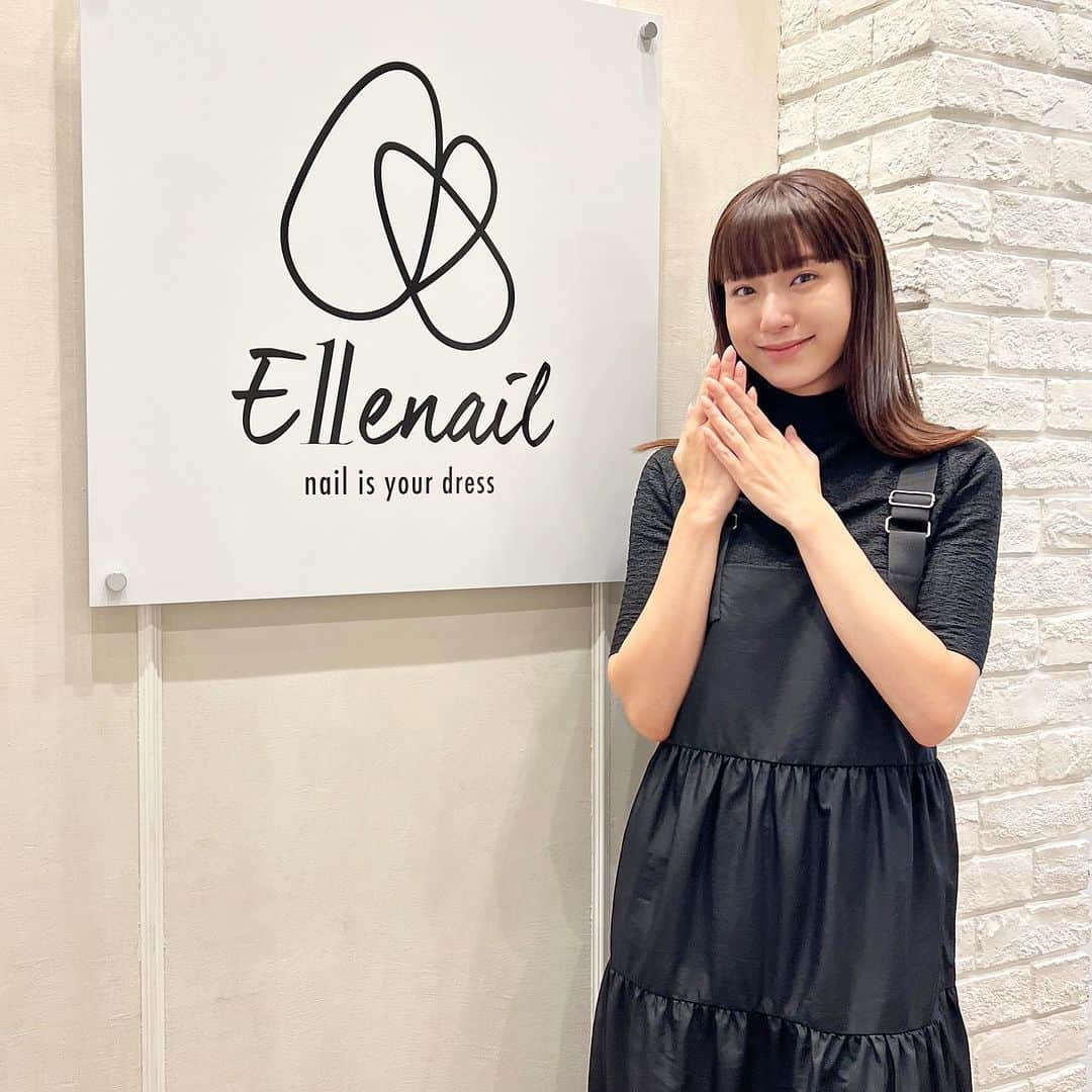 esNAILのインスタグラム：「出岡美咲ちゃん @izu_stagram  がお久しぶりにご来店♡♡ . . シンプルなヌードベージュのワンカラー✨✨ . ありがとうございました💖💖 .  公式Instagramに掲載されているデザインのチップをご購入いただけます💅 チップサイズと形のカスタマイズが可能です✨  オープンキャンペーン価格  定価11,000円⇨7,700円（税込）  ☆セット内容☆ ・オーダーチップ ・チップケース （ケースデザインは変更される場合がございます) ・両面テープ ・ミニエメリーボート（微調整用）  詳細はTOPのストーリーから DoHERMO Online Storeでご確認下さい❤︎  @ellenail_shibuya @ellenail_shinjuku  @esnail_kichijoji  @esnail_omiya  @esnail_nagoya  @ellenail_osaka #nail#nails#nailart#naildesign#esnail#ellenail_shibuya#gelnail#ネイル#ジェルネイル#elleネイル#esネイル#ネイルデザイン#美甲#네일아트 #tokyo#shibuya#newnail#ネイルチップ#ネイルチップ通販#オーダーチップ#オーダーチップ販売」