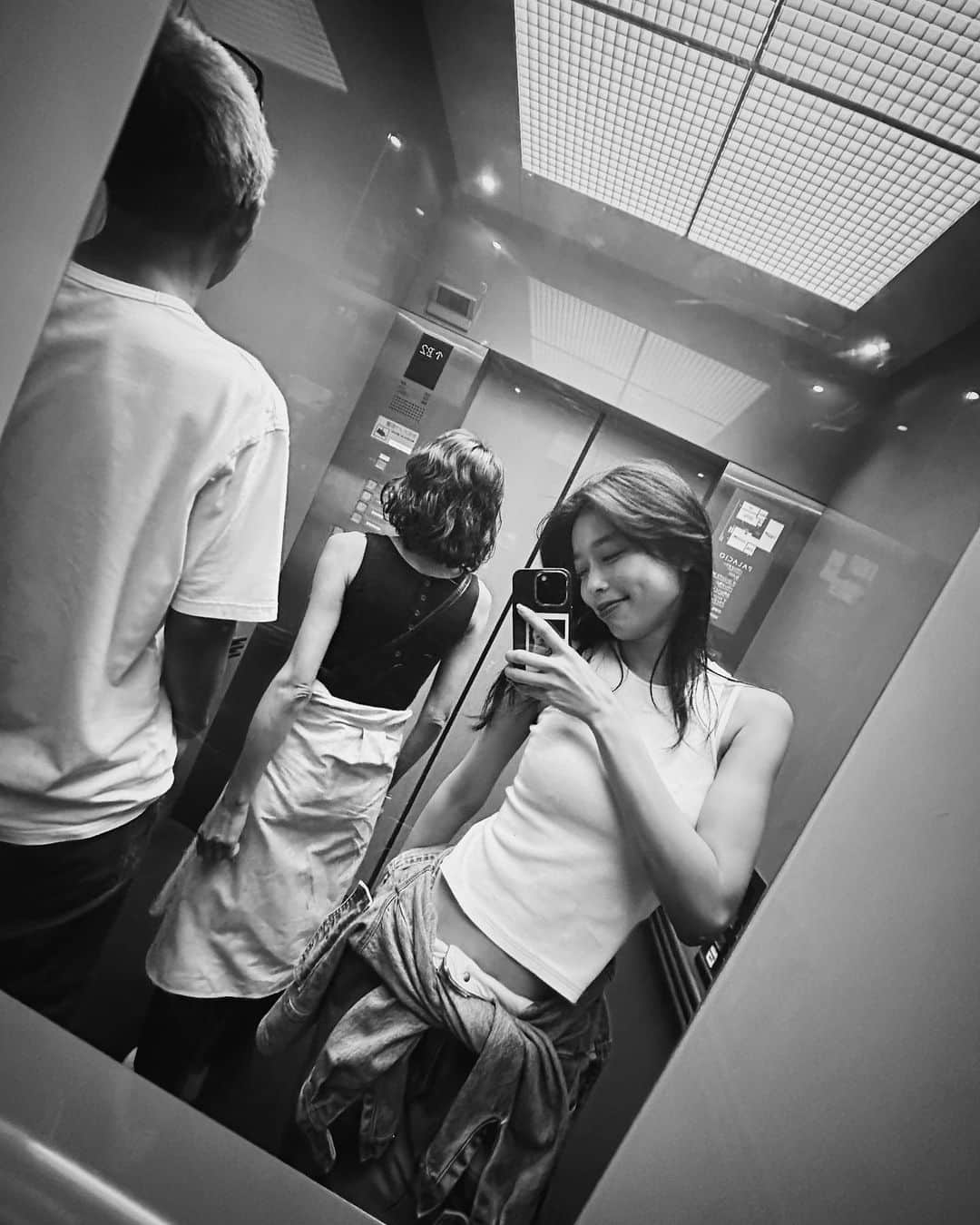 吉倉あおいさんのインスタグラム写真 - (吉倉あおいInstagram)「🤝family time🤝 #まゆげ服 #デニムオンデニム」10月12日 11時51分 - aoi_yoshikura