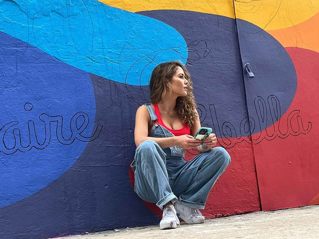 ブリトニー・パーマーさんのインスタグラム写真 - (ブリトニー・パーマーInstagram)「First big mural in Wynwood, Miami. Amazing crew, painting for @onlyfans .  Excitement and doubts filled my mind. In the end, it's a blast! Looking forward to tomorrow. Stay tuned! @officialtetro @ashley_nola83 @kamela @brittneypalmerart」10月12日 11時59分 - brittneypalmer